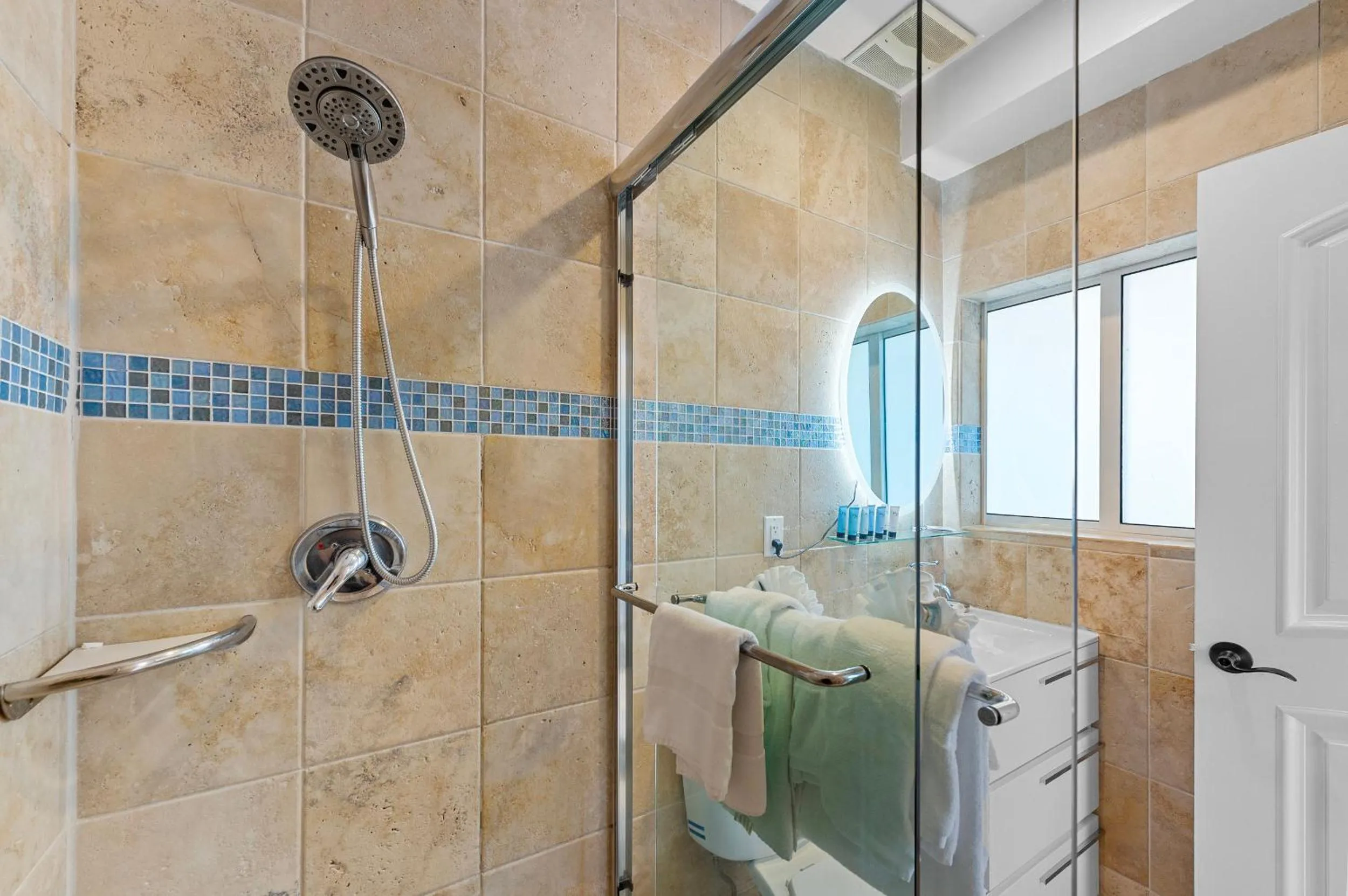 Bathroom in Isle of Venice Residence and Marina