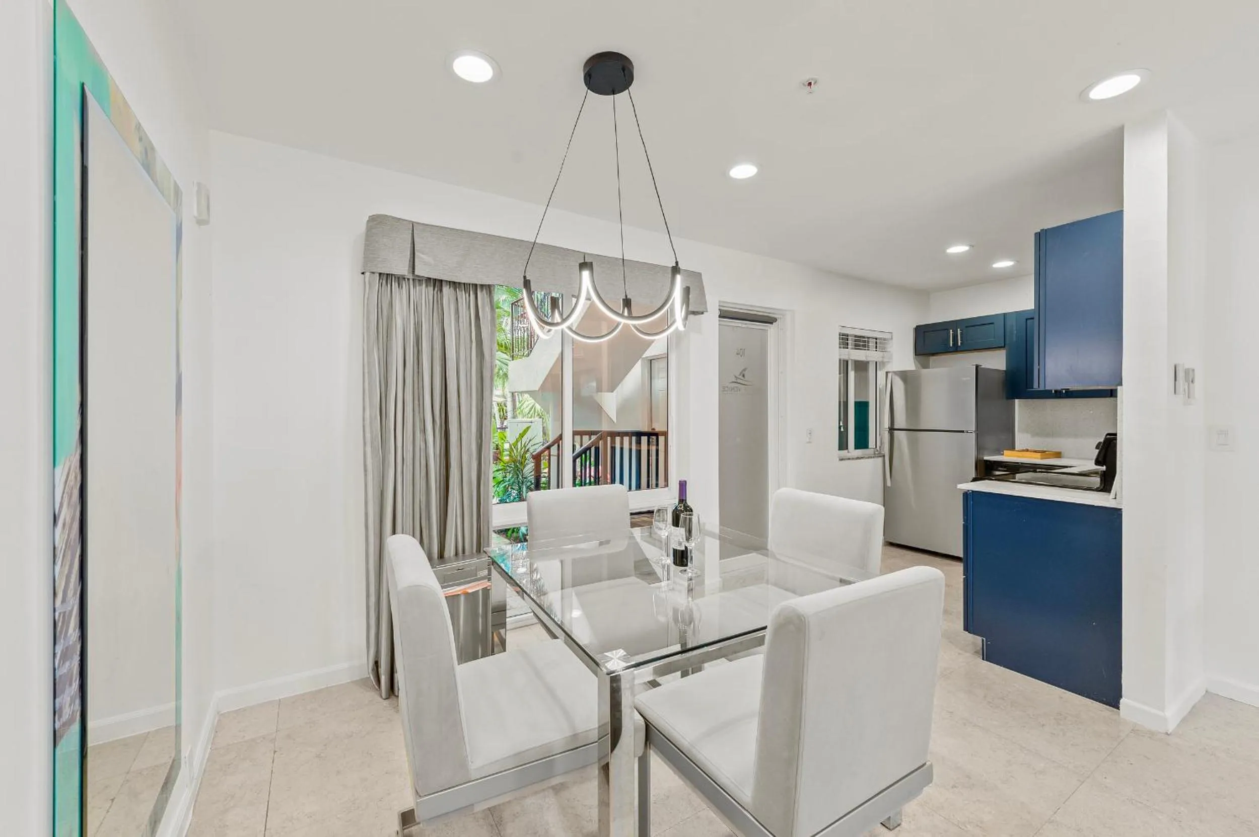 Dining area in Isle of Venice Residence and Marina