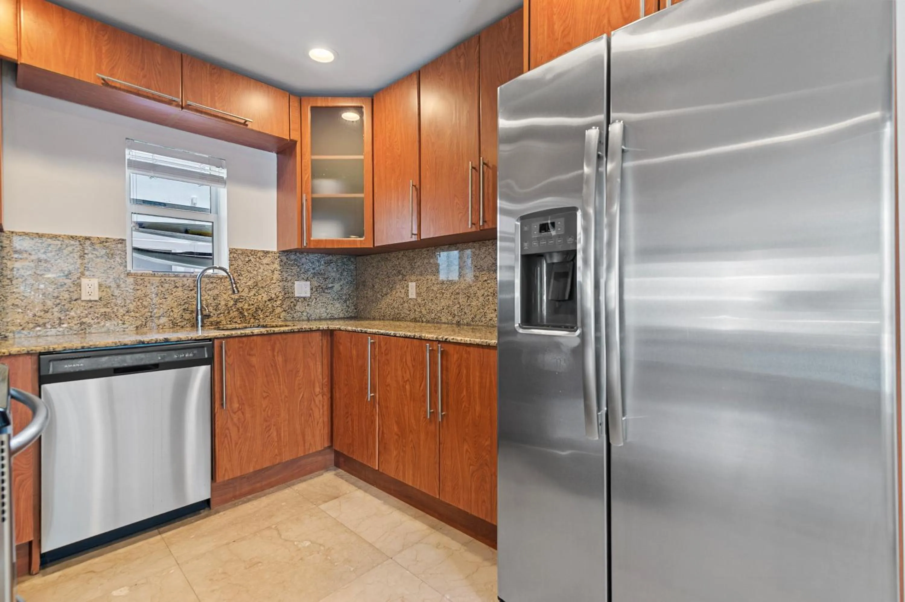 Kitchen or kitchenette in Isle of Venice Residence and Marina