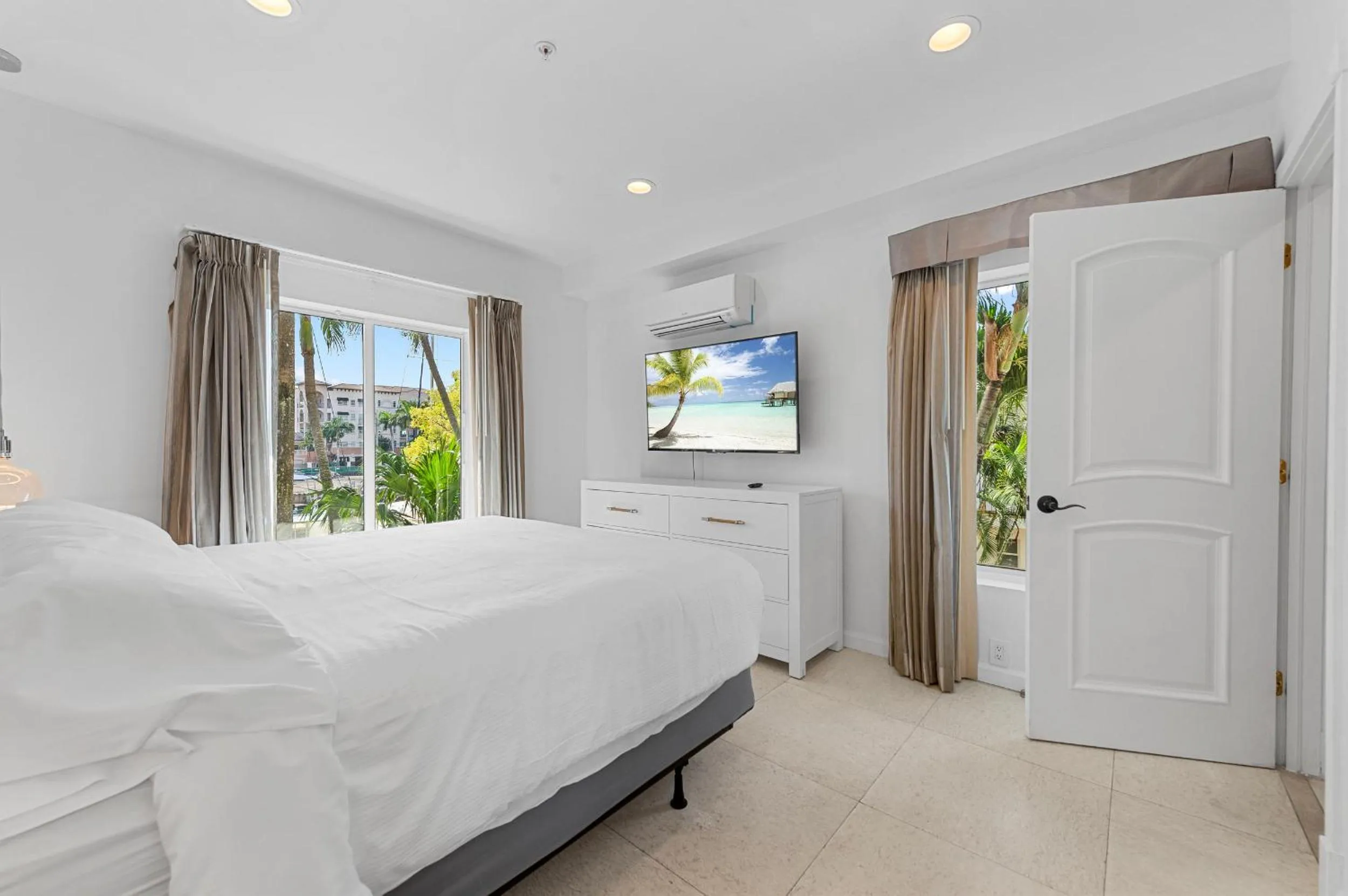 Bedroom, Bed in Isle of Venice Residence and Marina