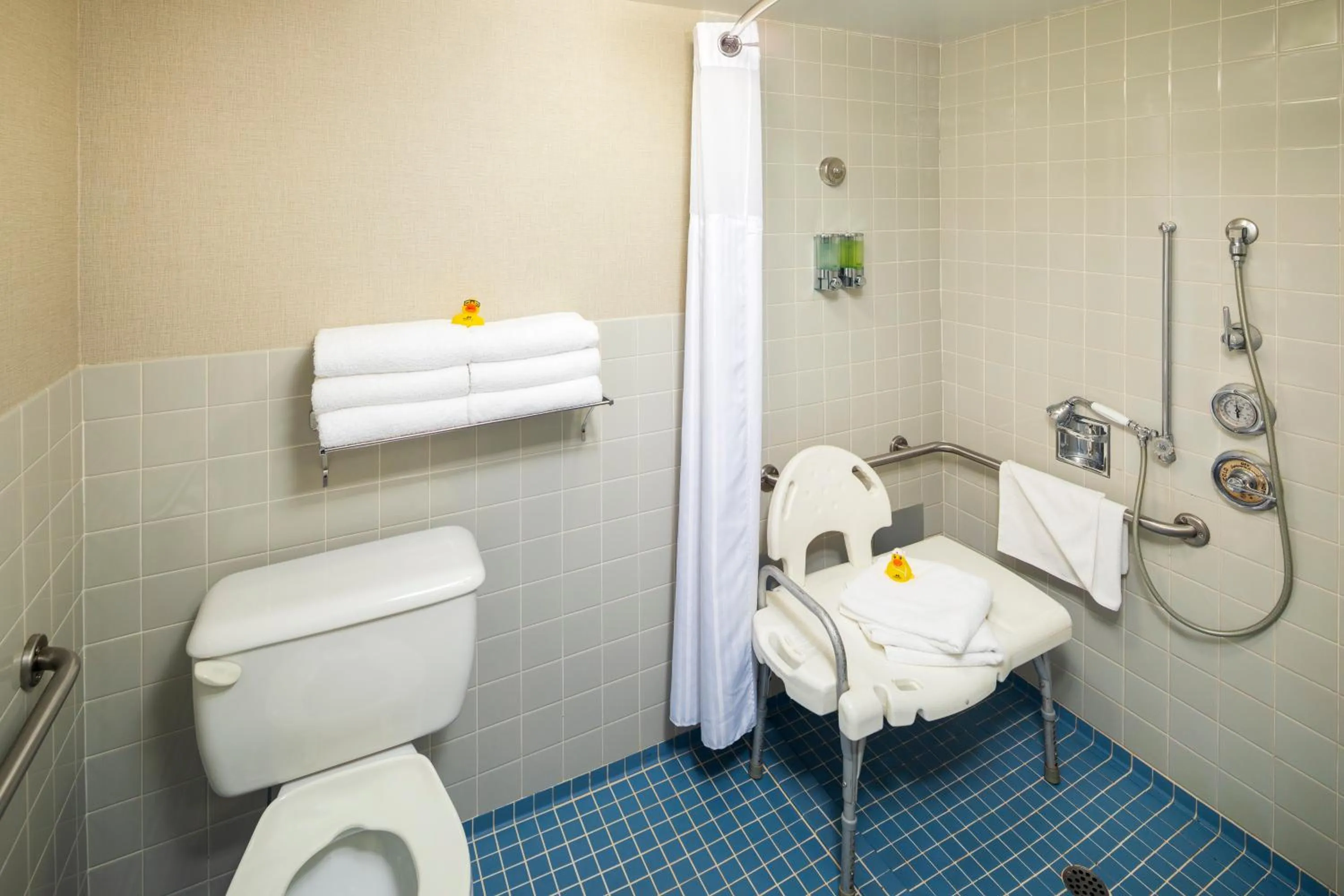 Bathroom in Accent Inns Vancouver Airport