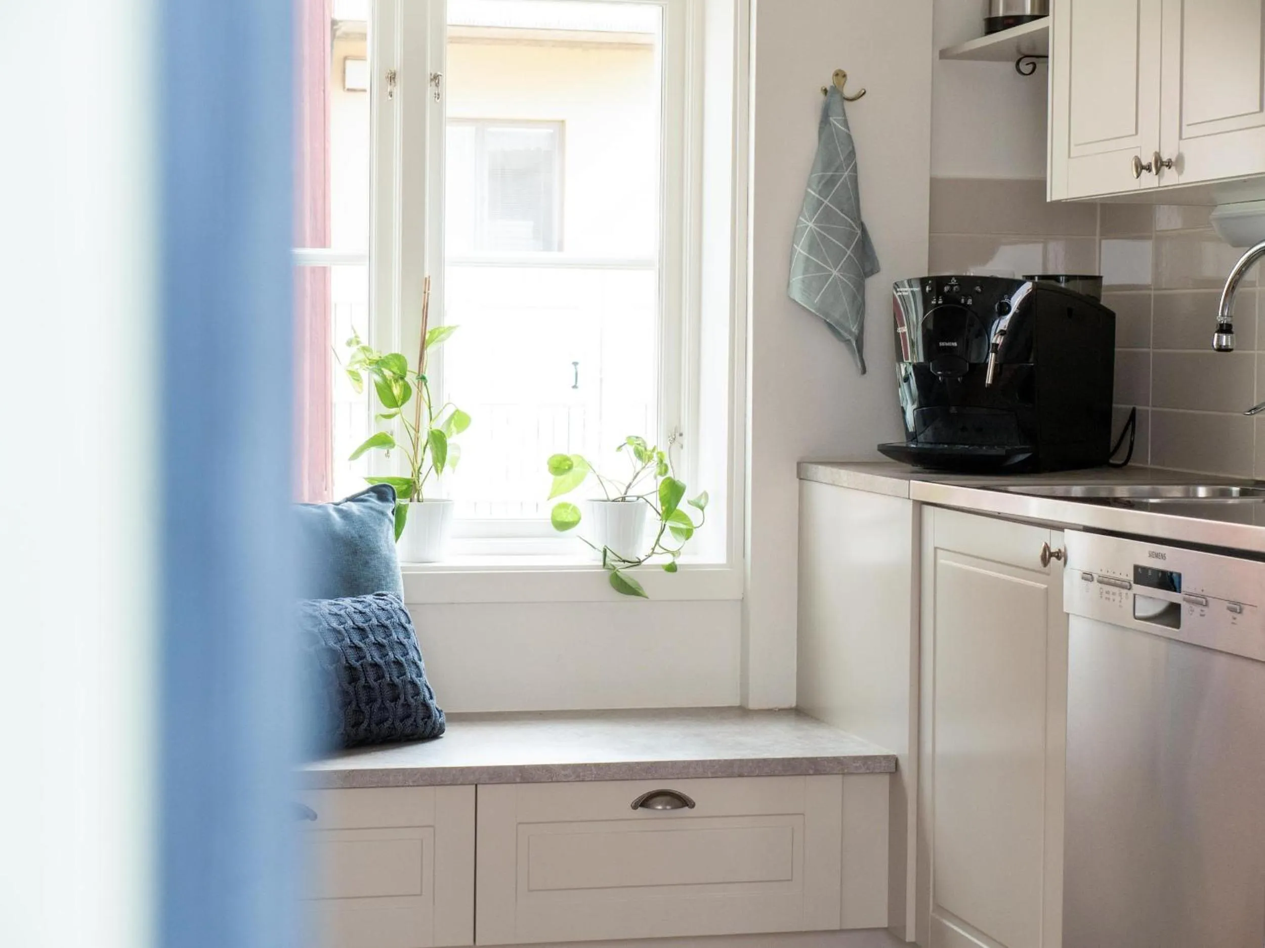 Coffee/tea facilities in Pomona Living