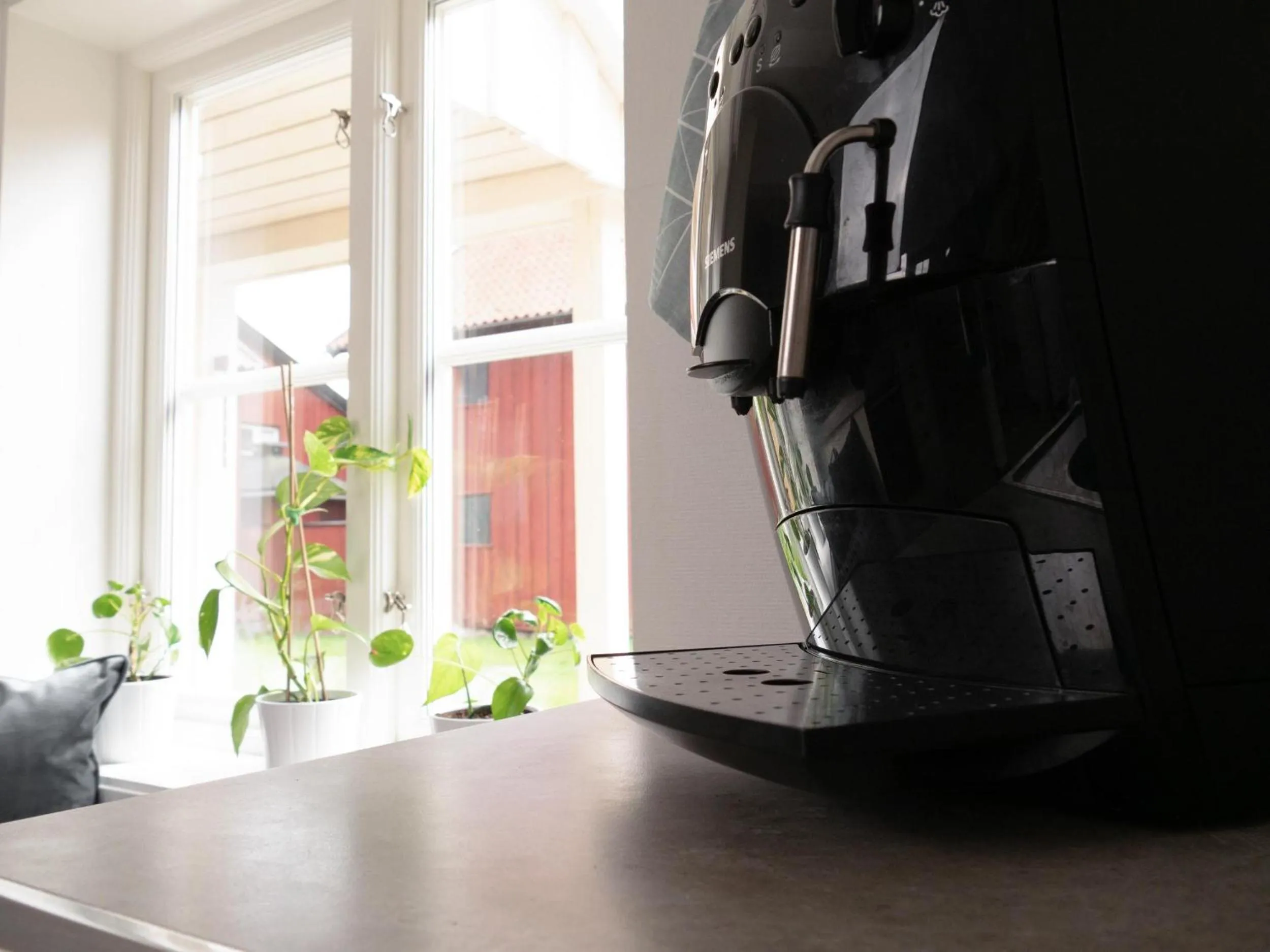 Coffee/tea facilities in Pomona Living