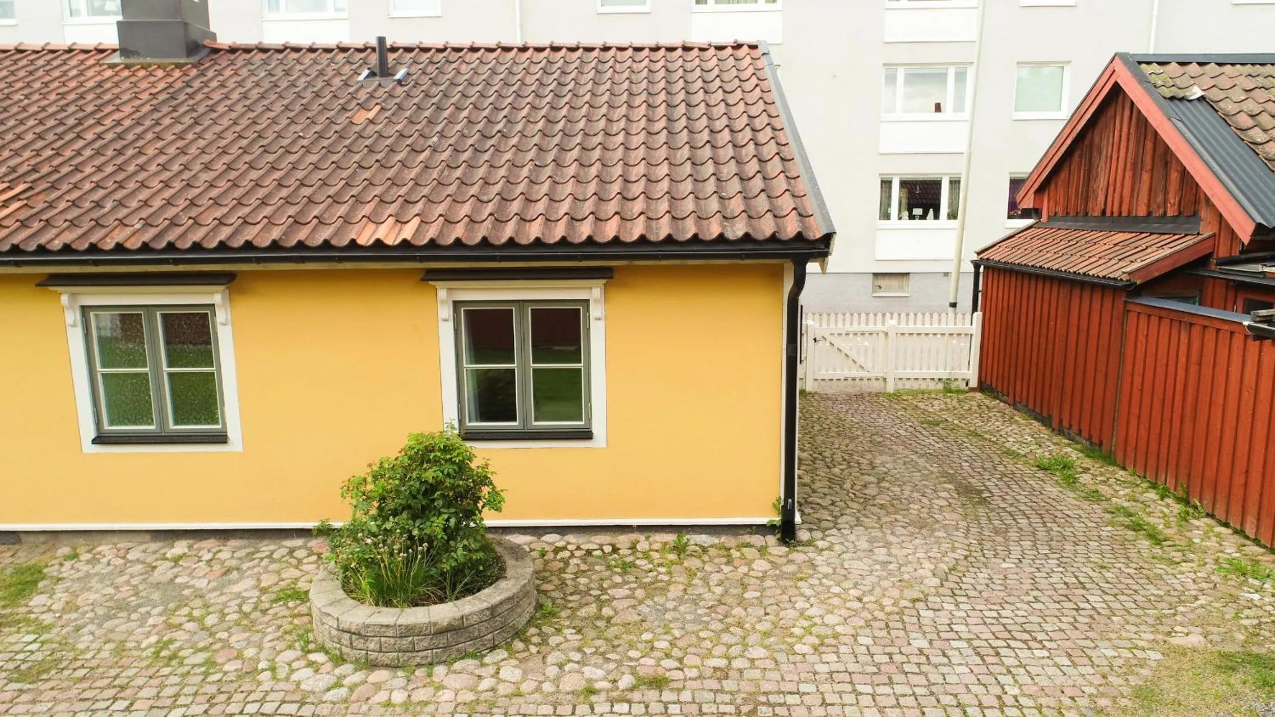 Facade/entrance in Pomona Living
