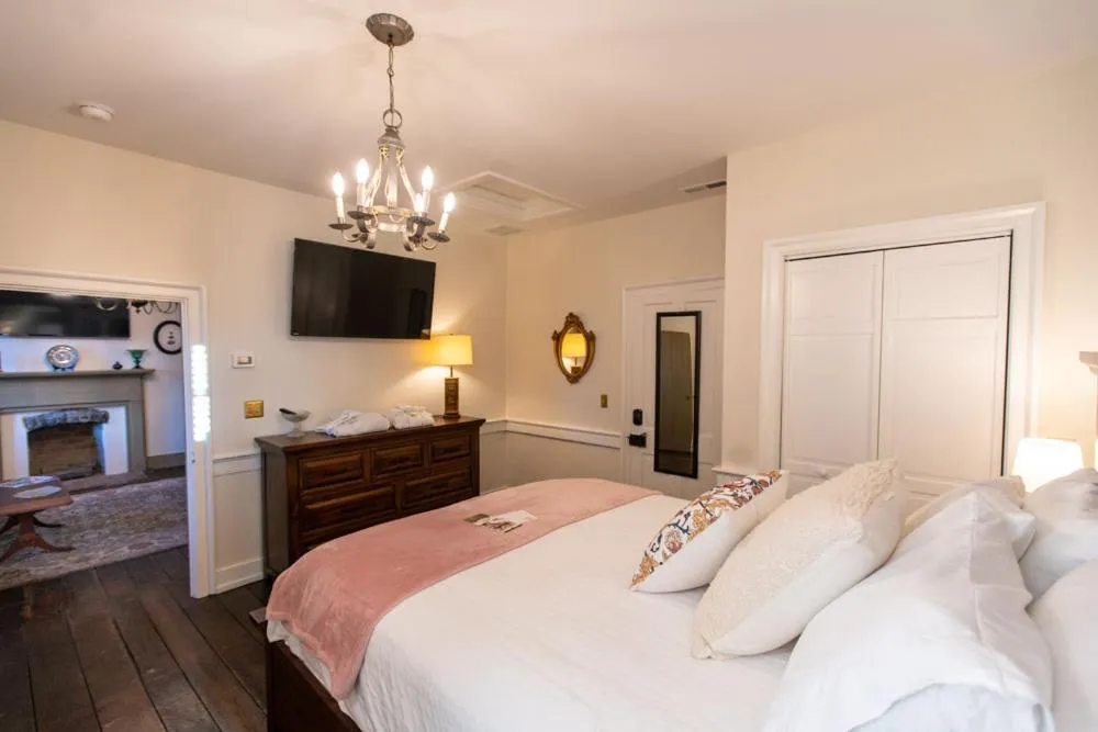 Bedroom, Bed in Thomas Rose Inn