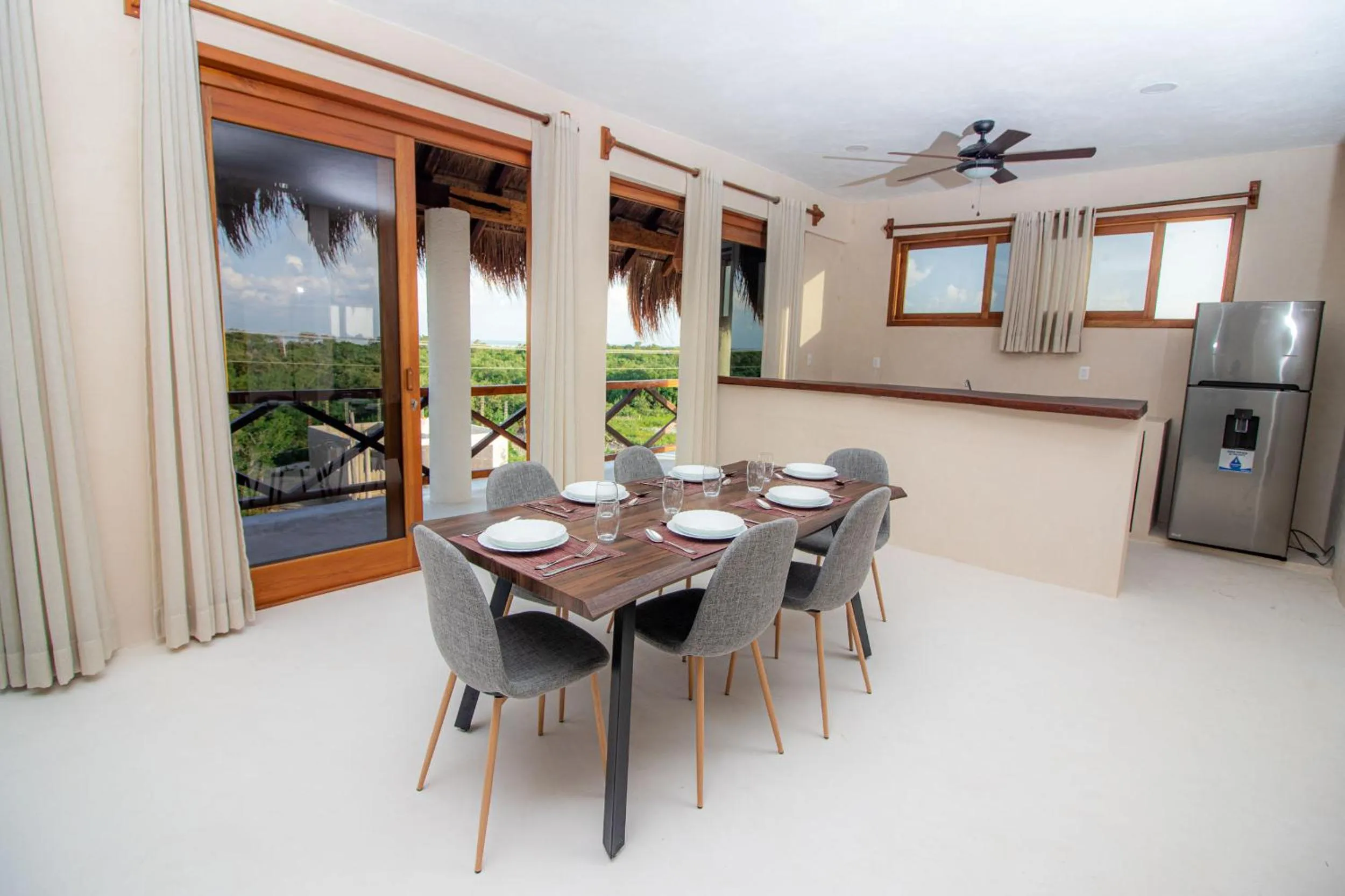 Dining area in Hotel Luna Roja Holbox