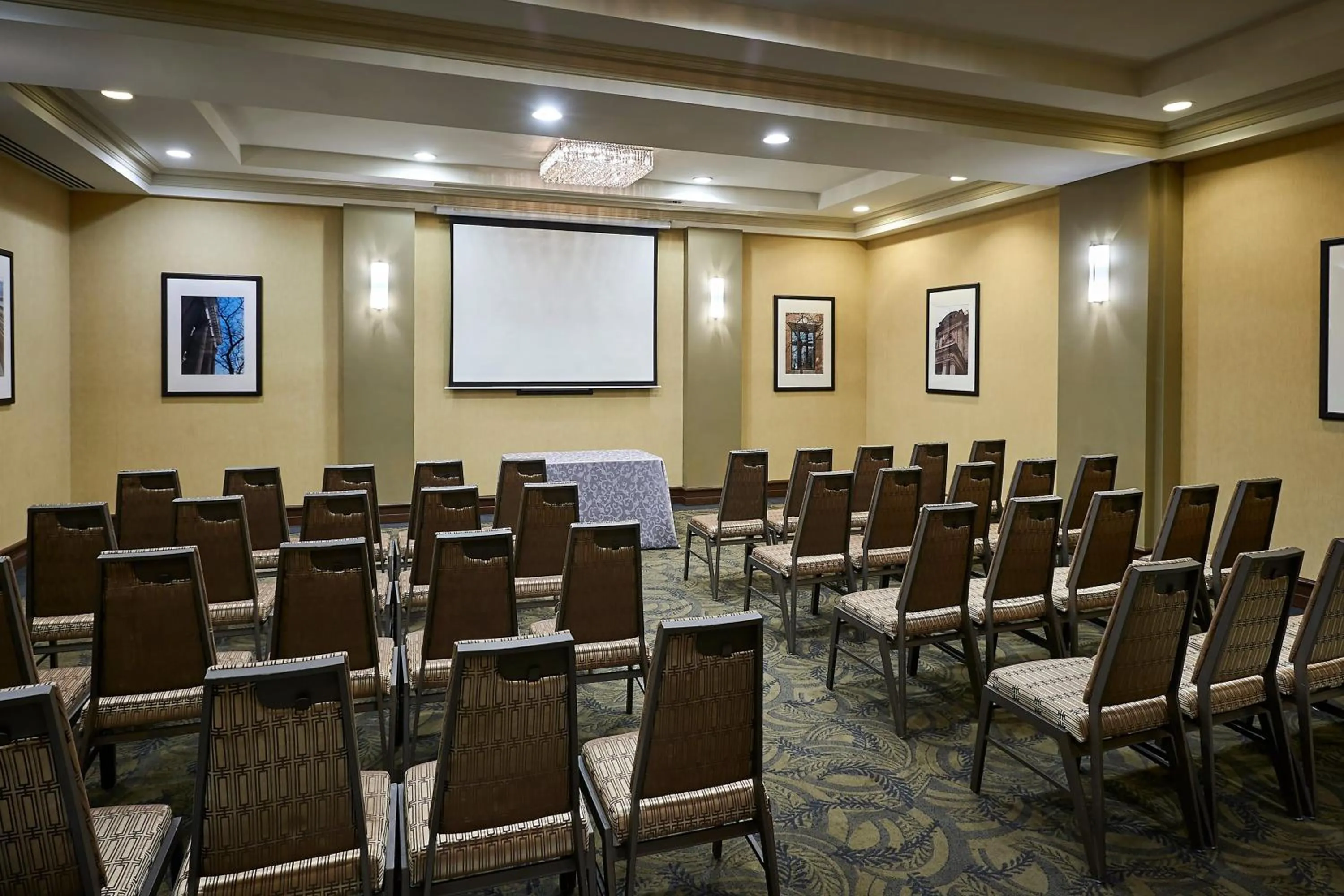 Entertainment in Sheraton Hamilton Hotel