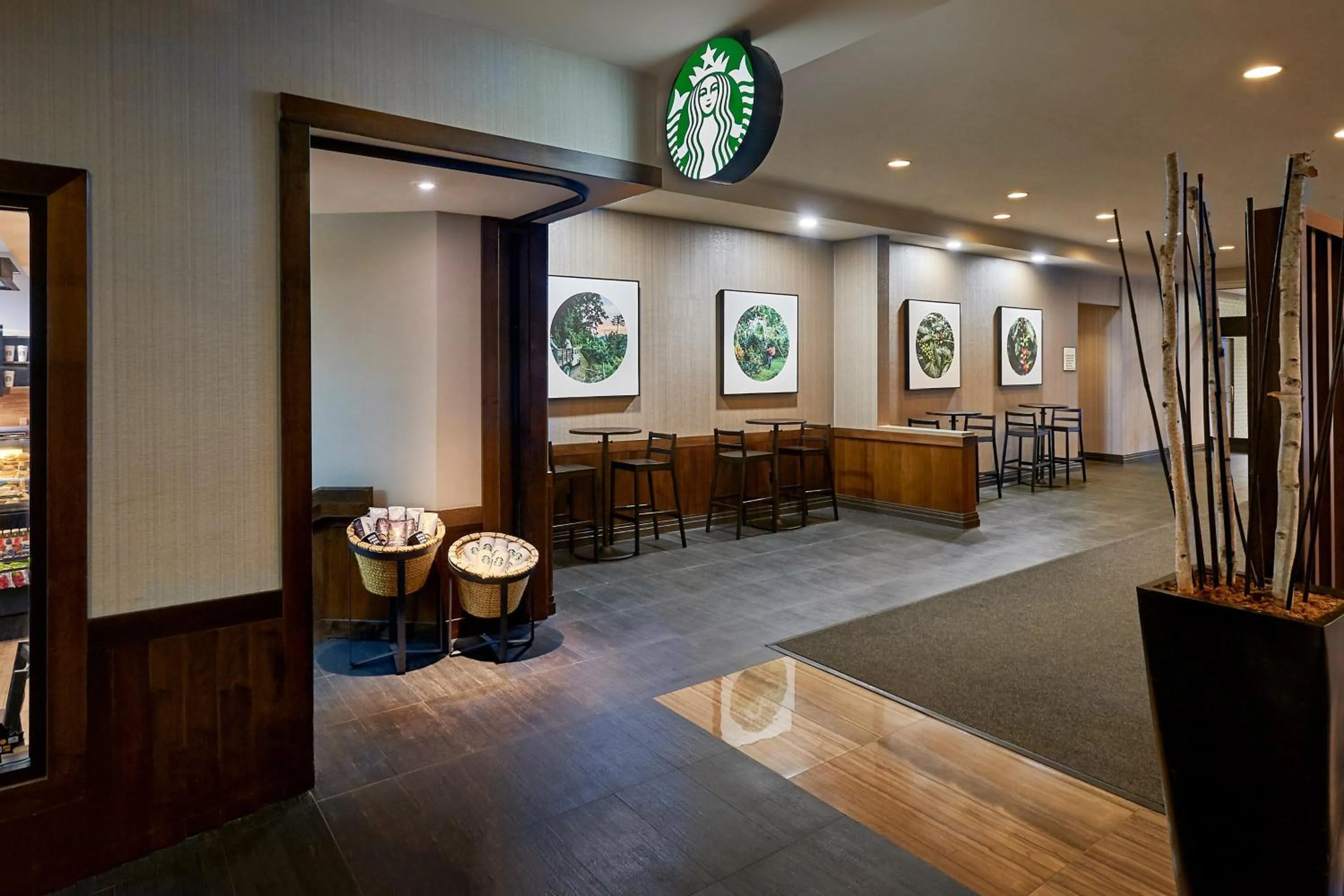 Restaurant/places to eat in Sheraton Hamilton Hotel