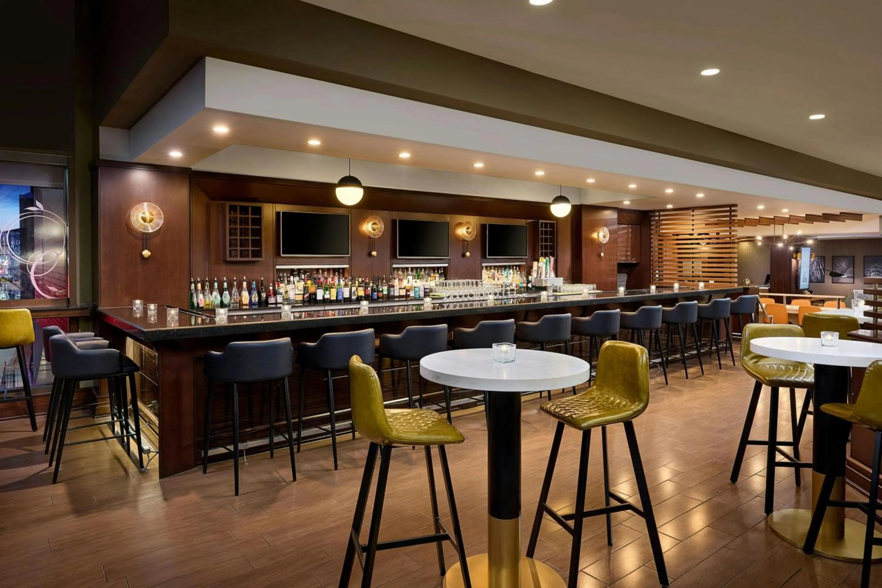 Lounge or bar in Sheraton Hamilton Hotel