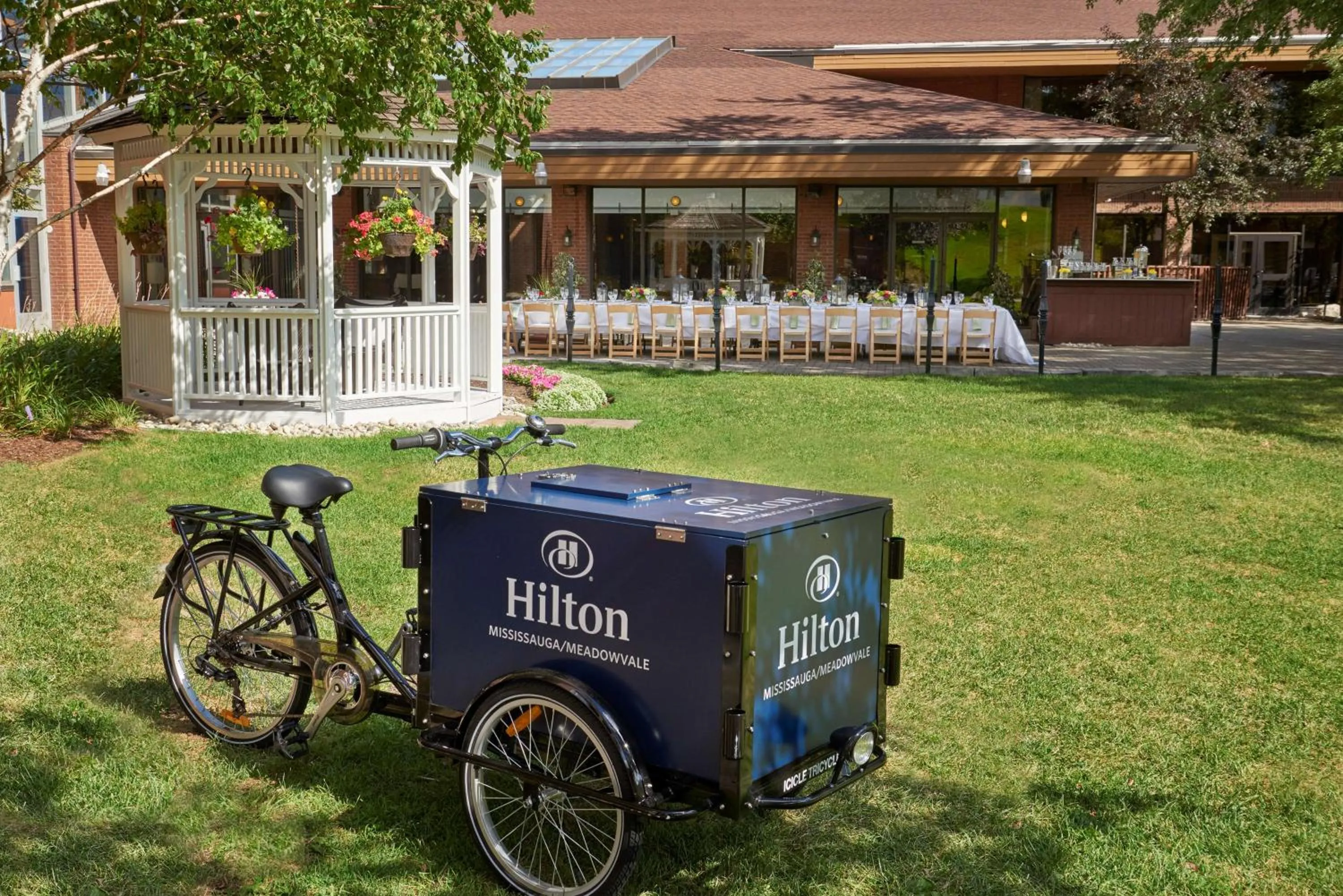 Property building in Hilton Mississauga/Meadowvale