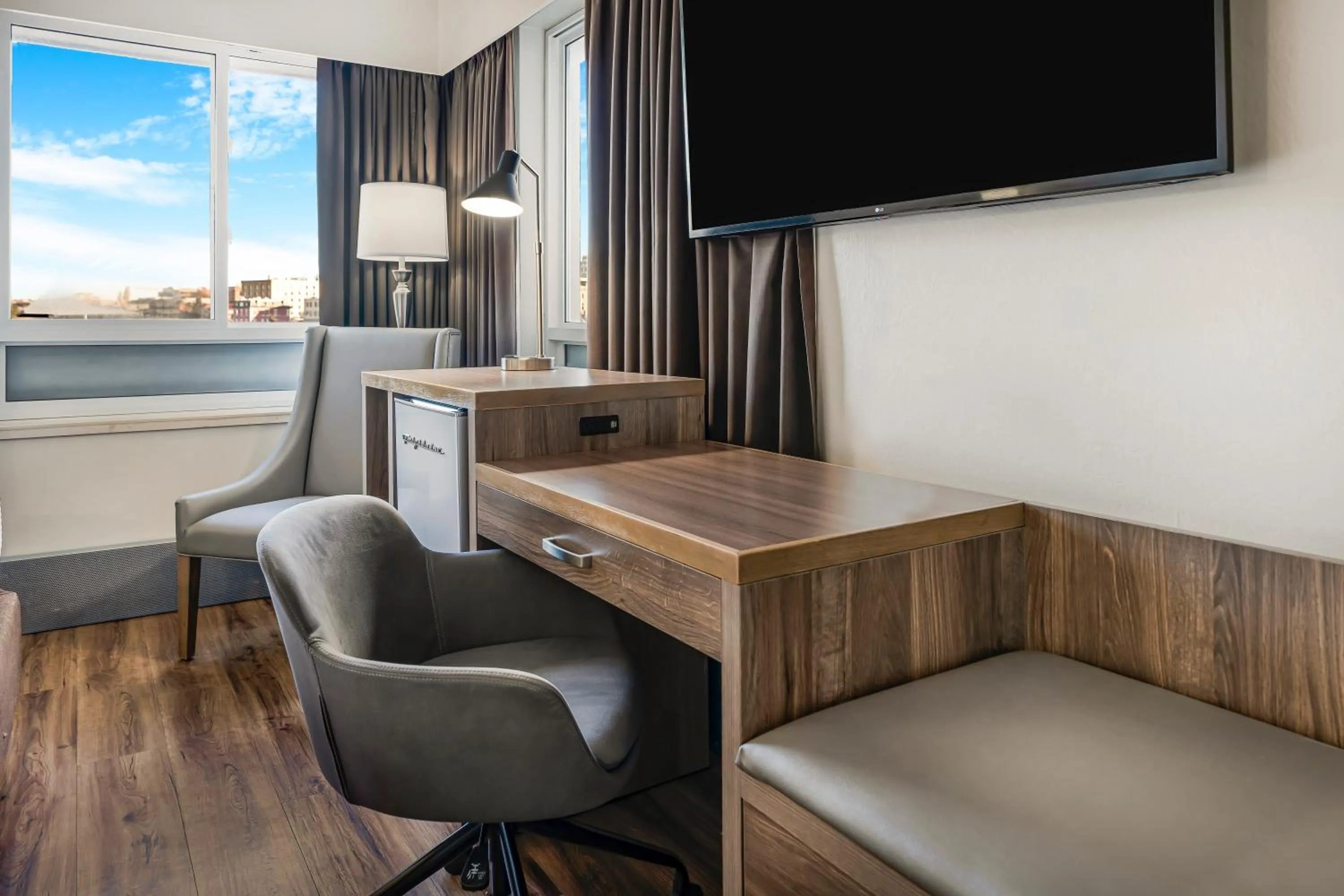 Days Inn by Wyndham Victoria On The Harbour