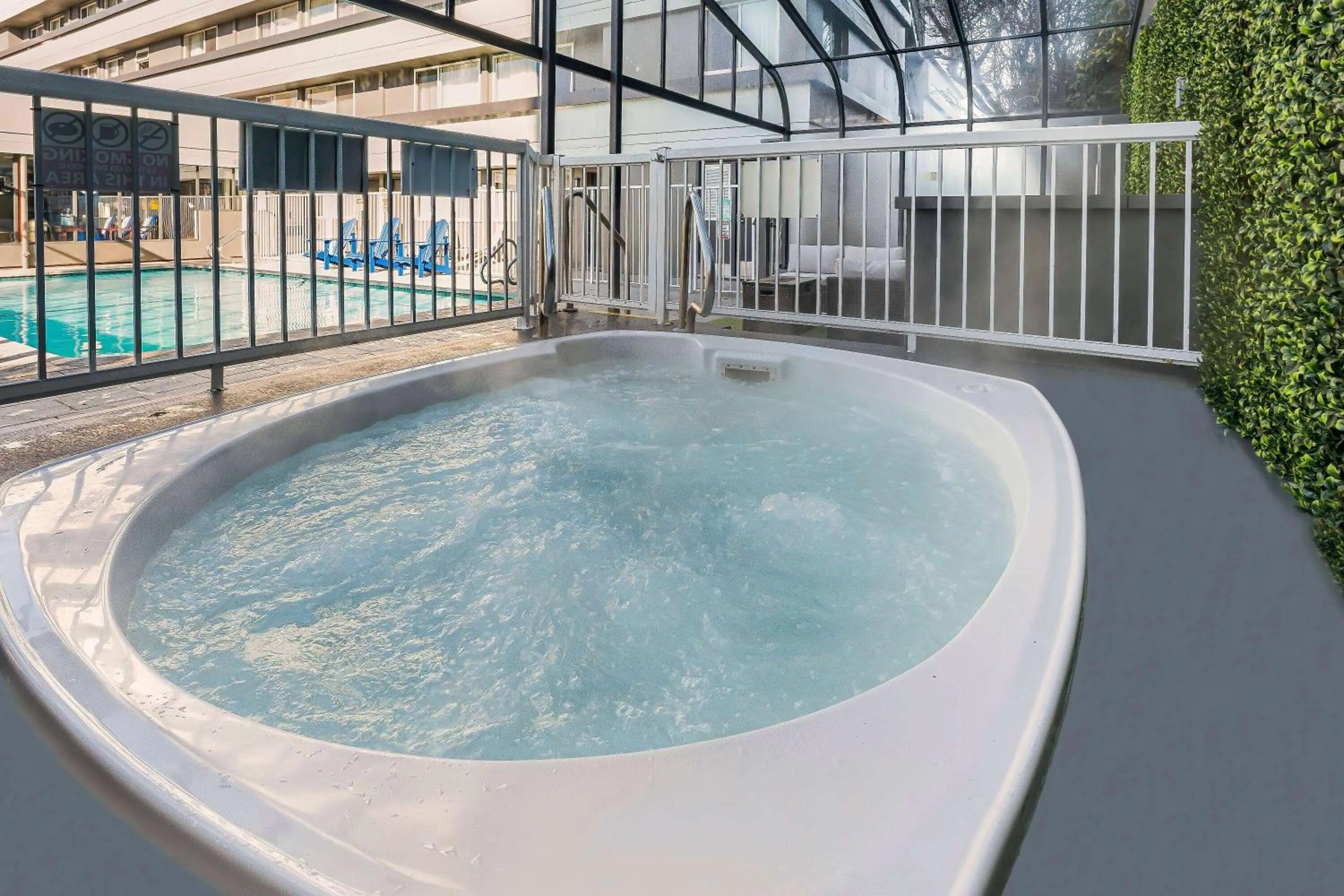 Hot Tub in Days Inn by Wyndham Victoria On The Harbour