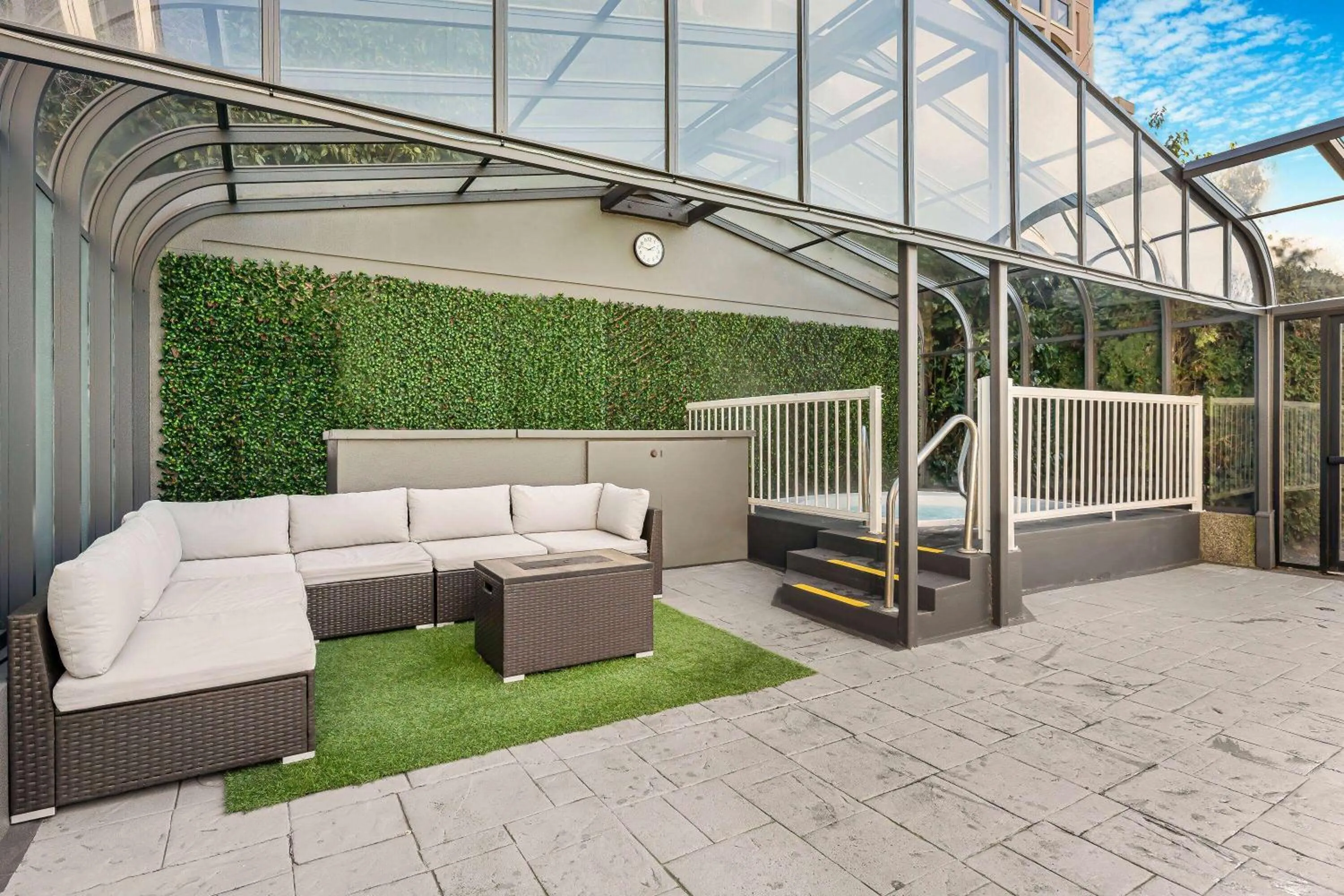 Hot Tub in Days Inn by Wyndham Victoria On The Harbour