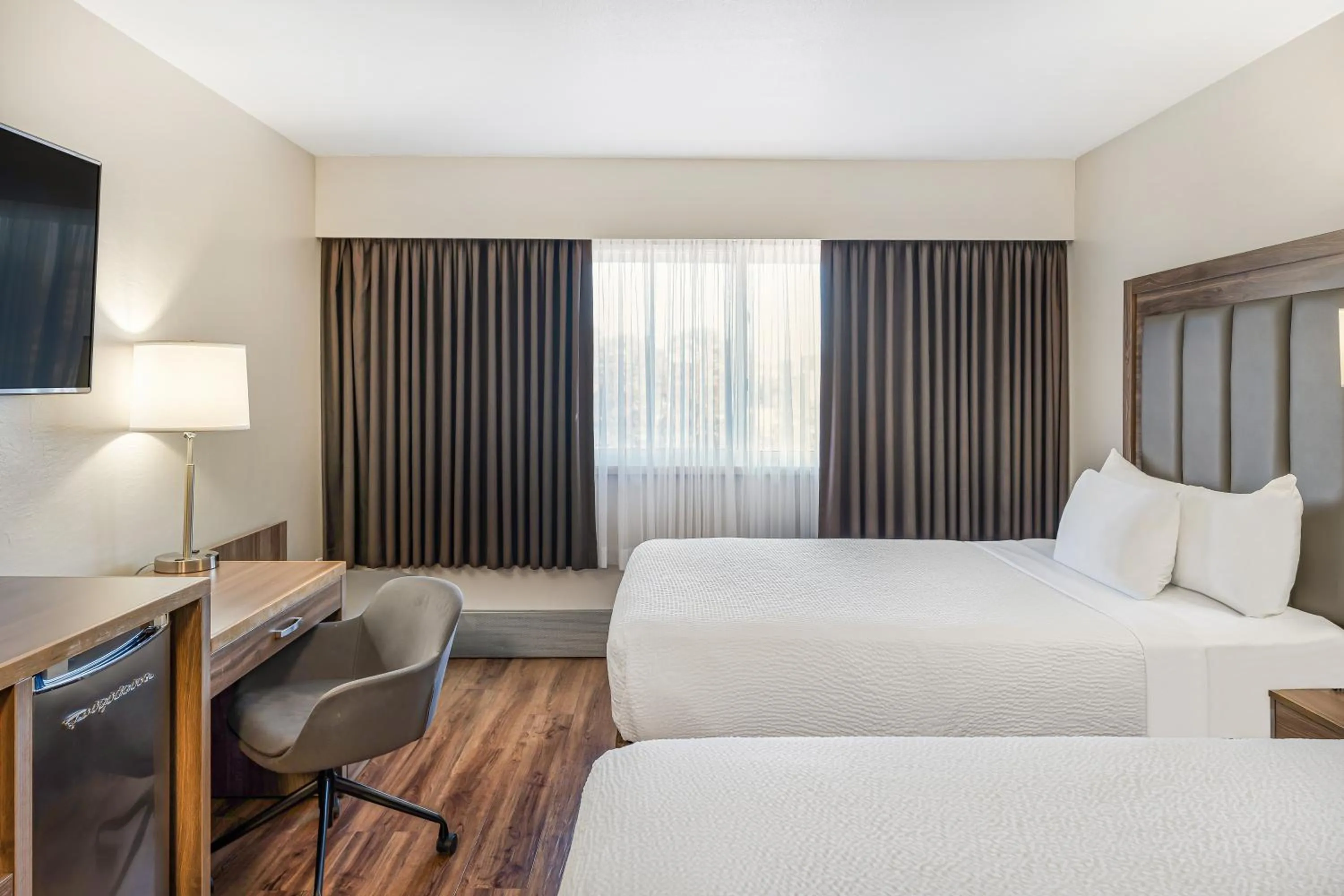 Bed in Days Inn by Wyndham Victoria On The Harbour