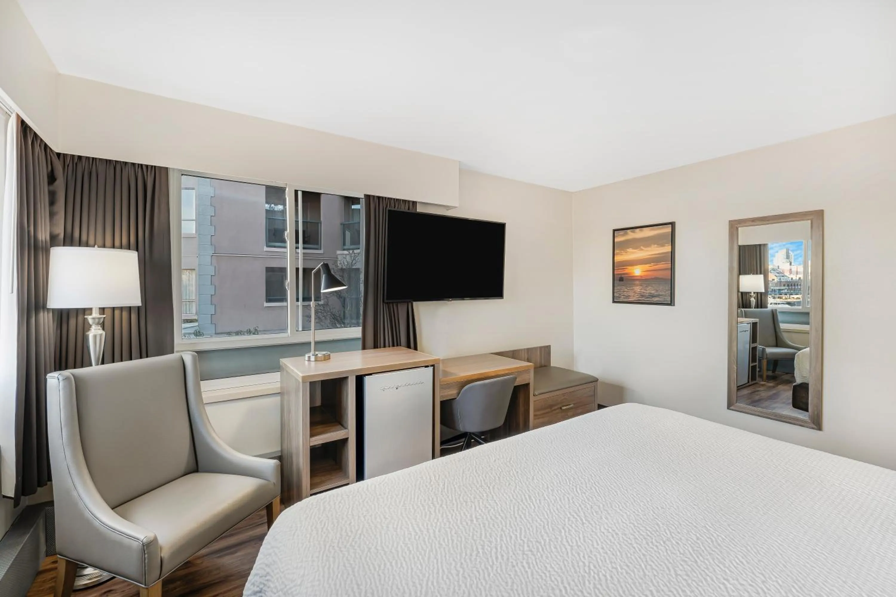 Bed in Days Inn by Wyndham Victoria On The Harbour