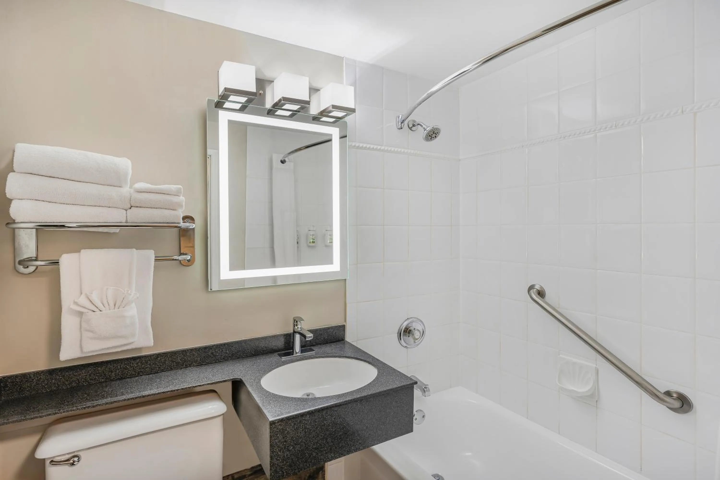 Days Inn by Wyndham Victoria On The Harbour