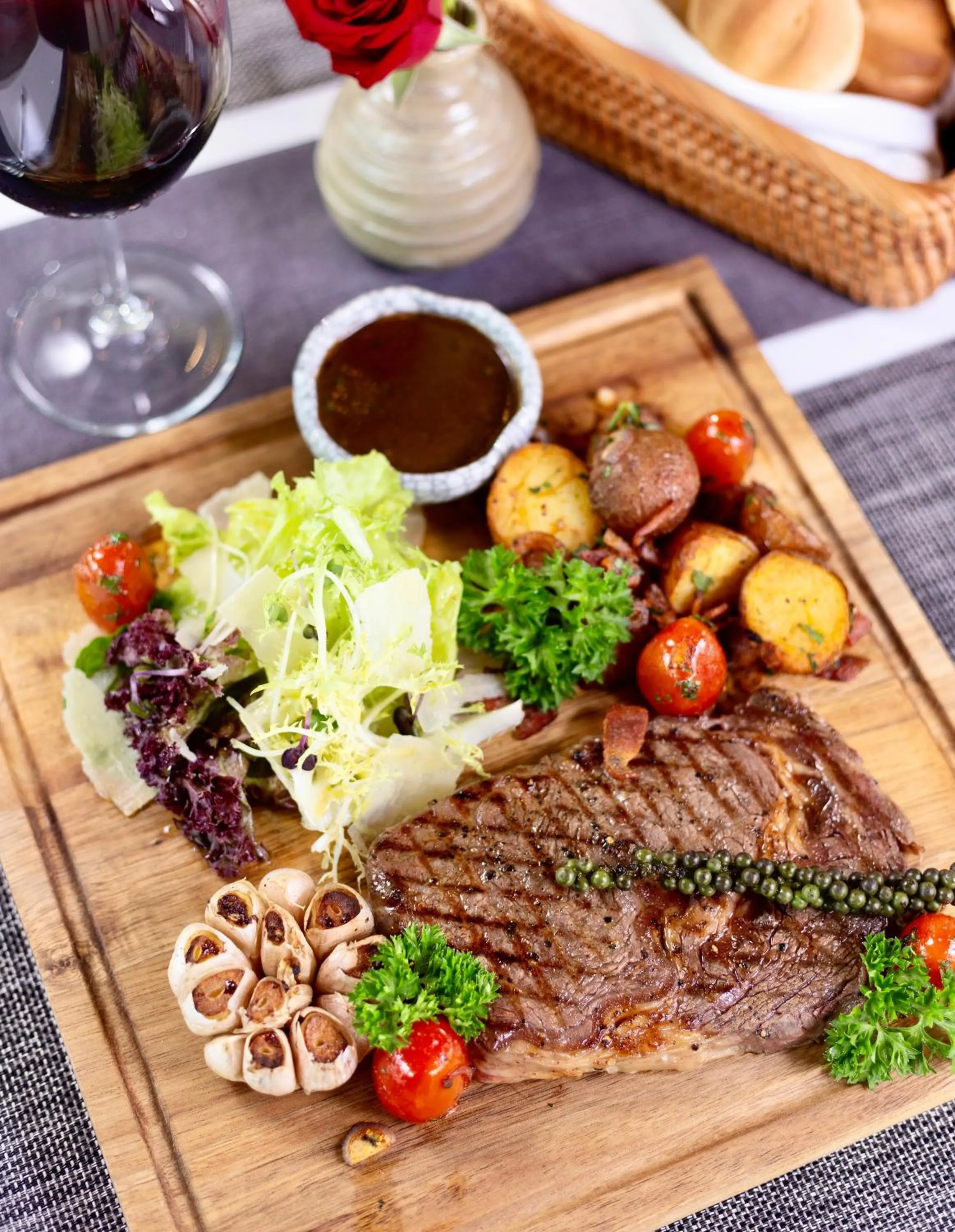 Food and drinks in Indra Hotel