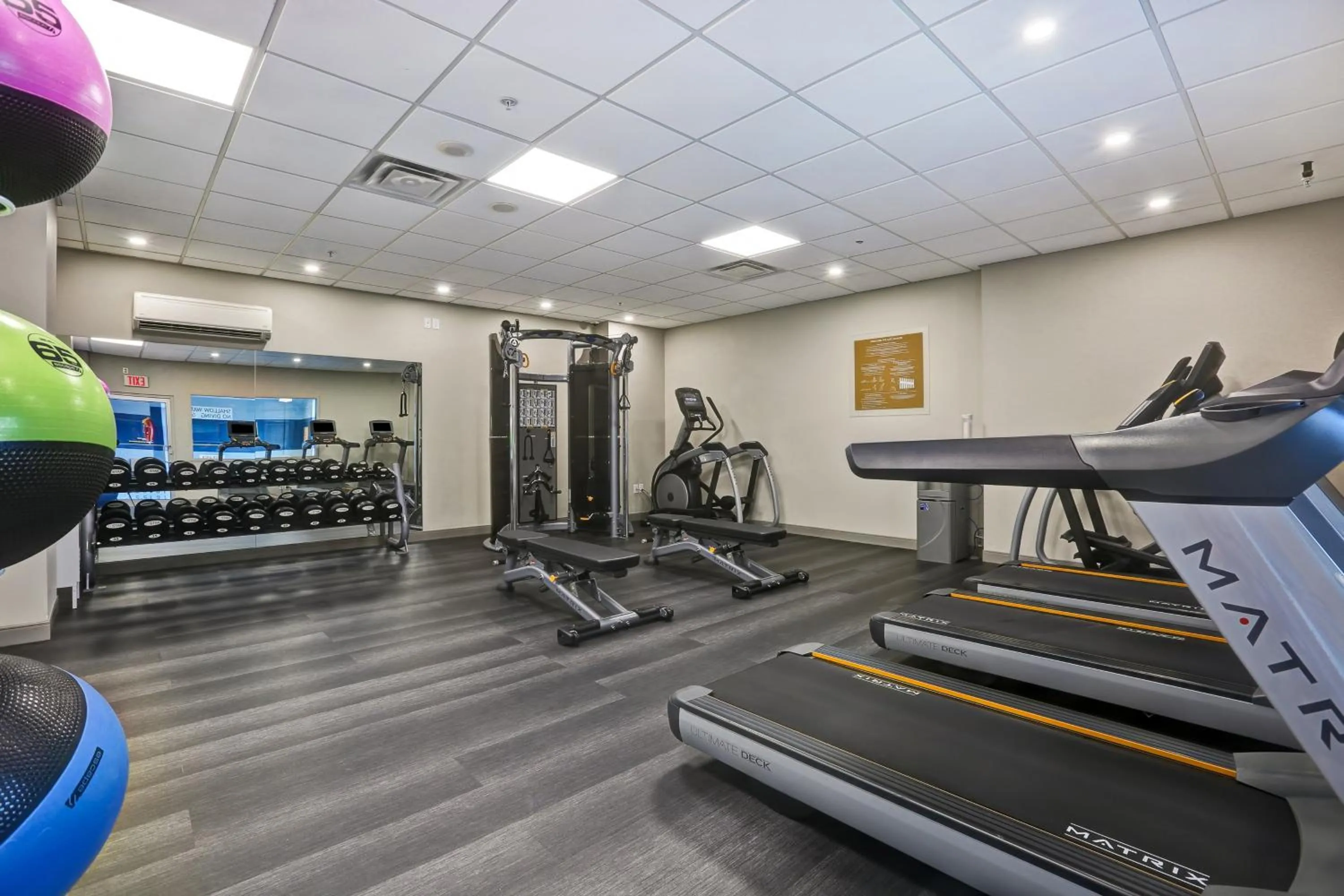 Fitness centre/facilities in Four Points by Sheraton Toronto Mississauga