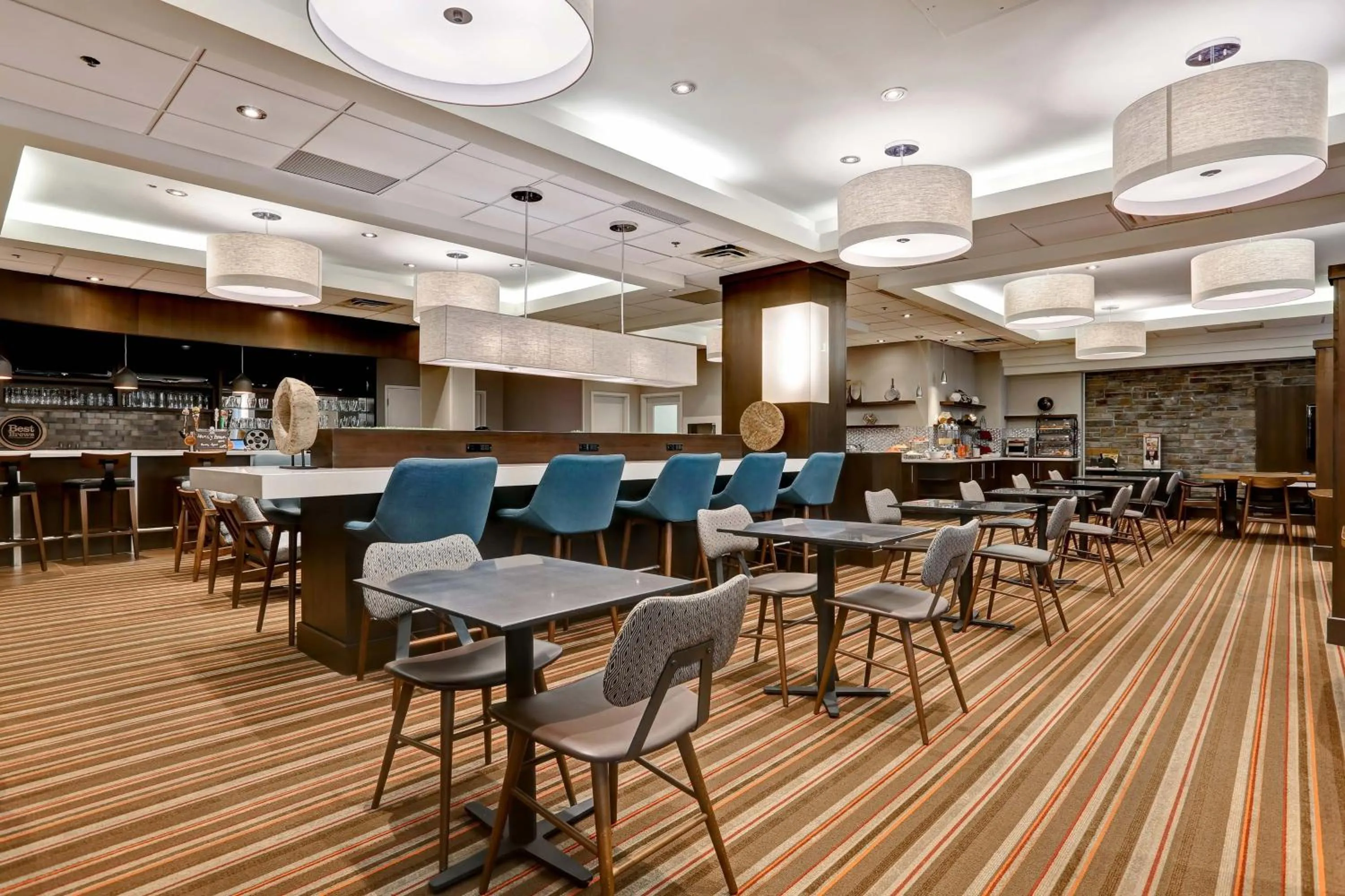 Restaurant/places to eat in Four Points by Sheraton Toronto Mississauga