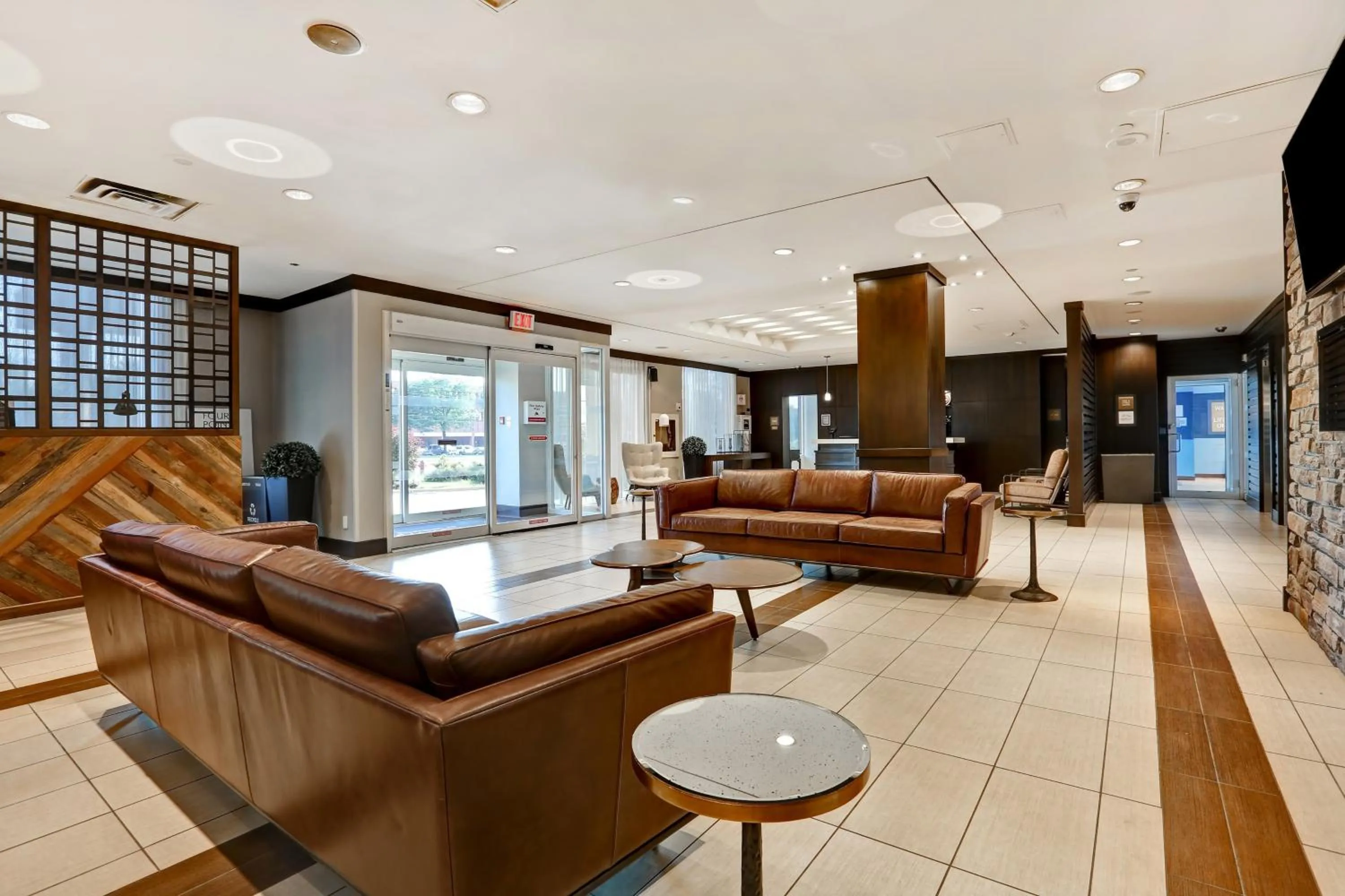 Lobby or reception in Four Points by Sheraton Toronto Mississauga