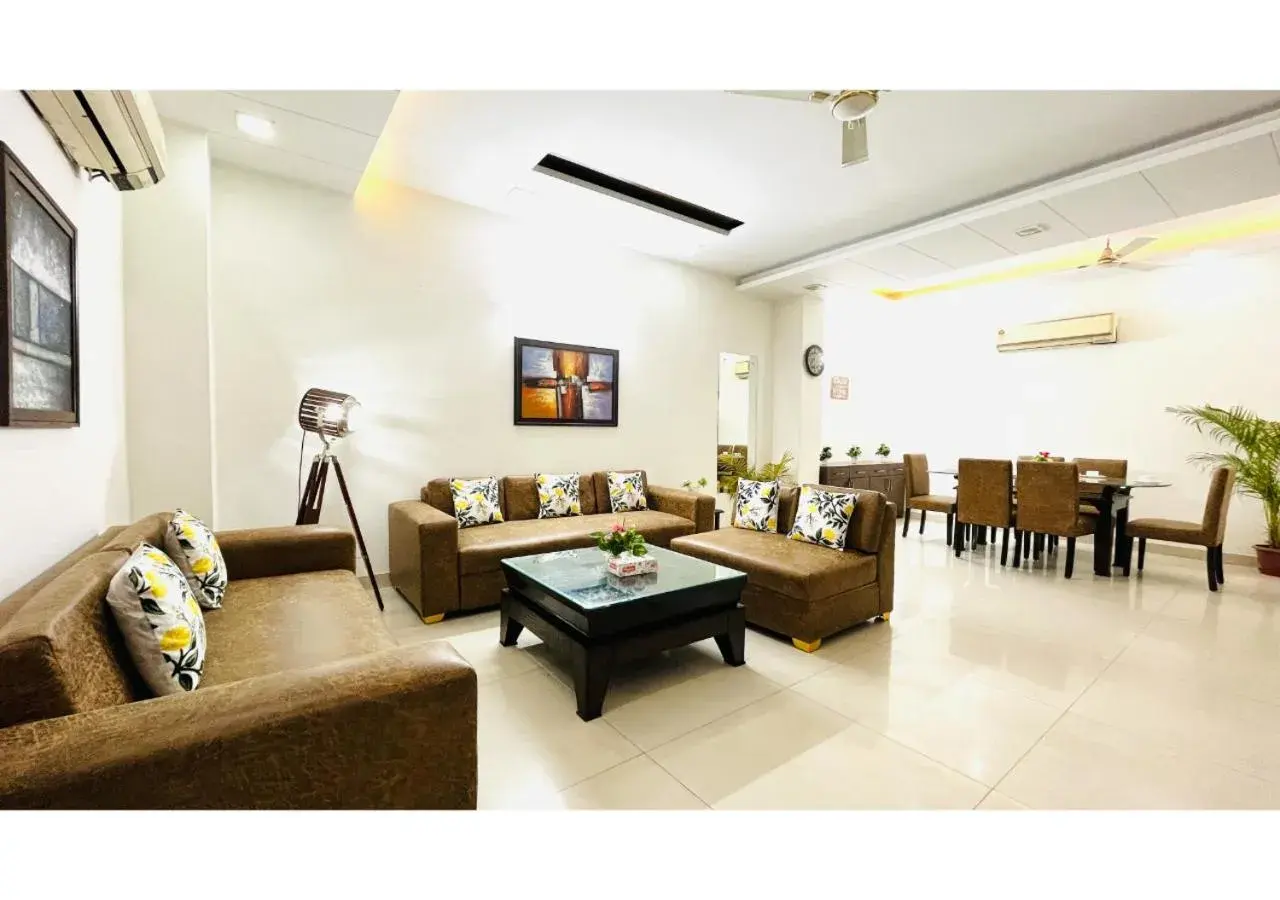 BluO 2BHK - Greater Kailash Lift Balcony Parking BluO 2BHK - Greater Kailash Lift Balcony Parking