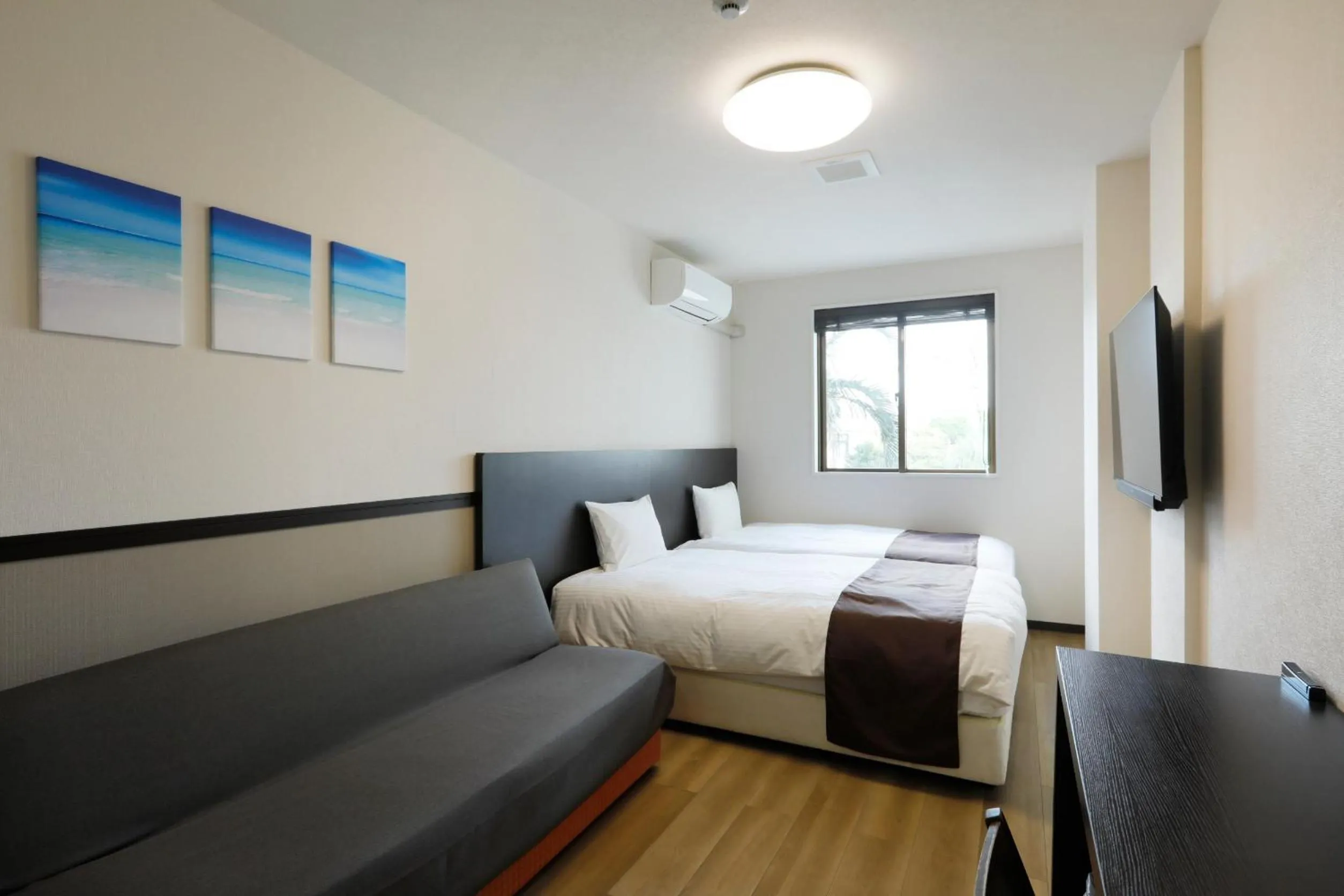 Photo of the whole room, Bed in Phoenix Park Hotel