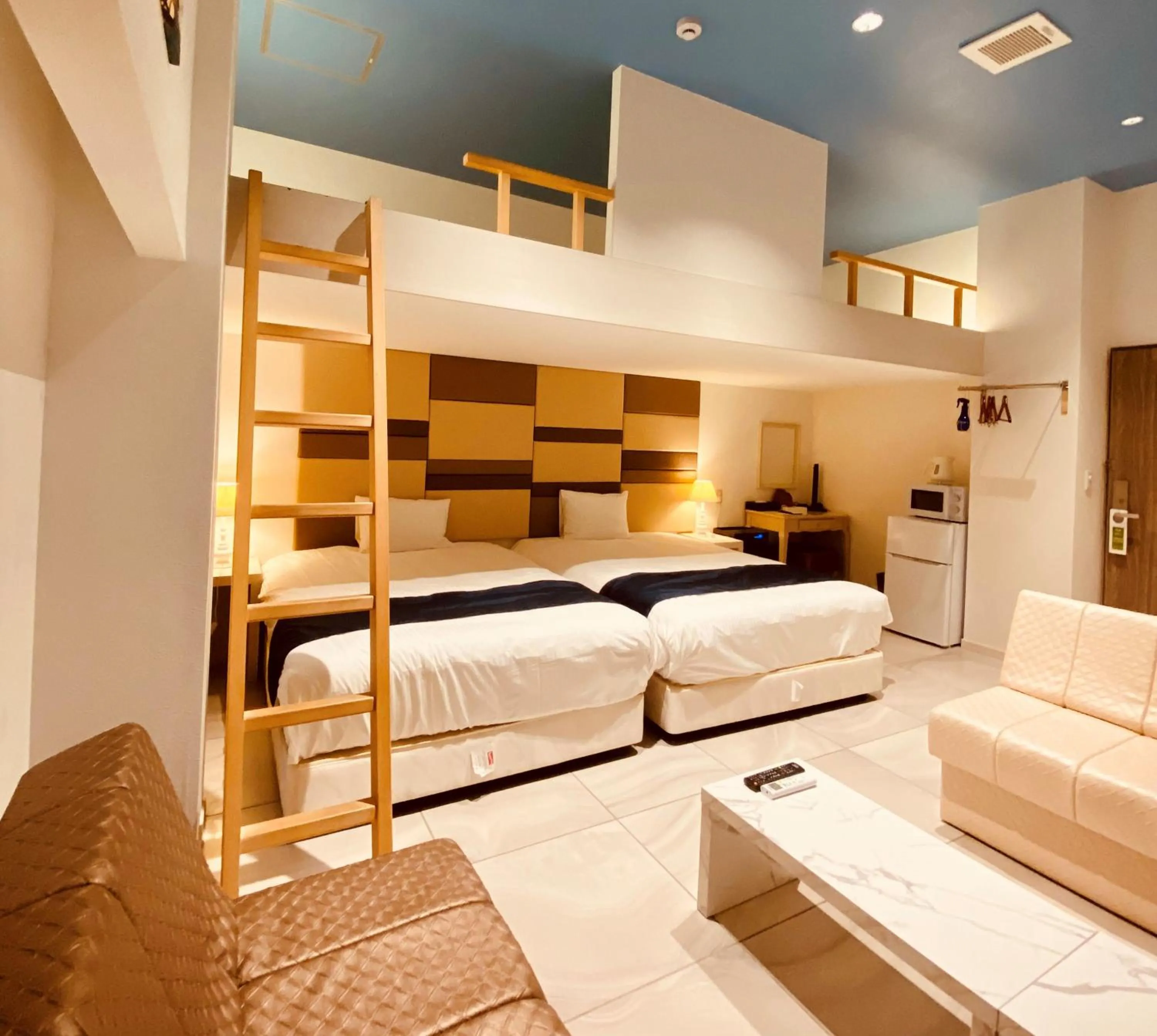 Photo of the whole room, Bed in Phoenix Park Hotel