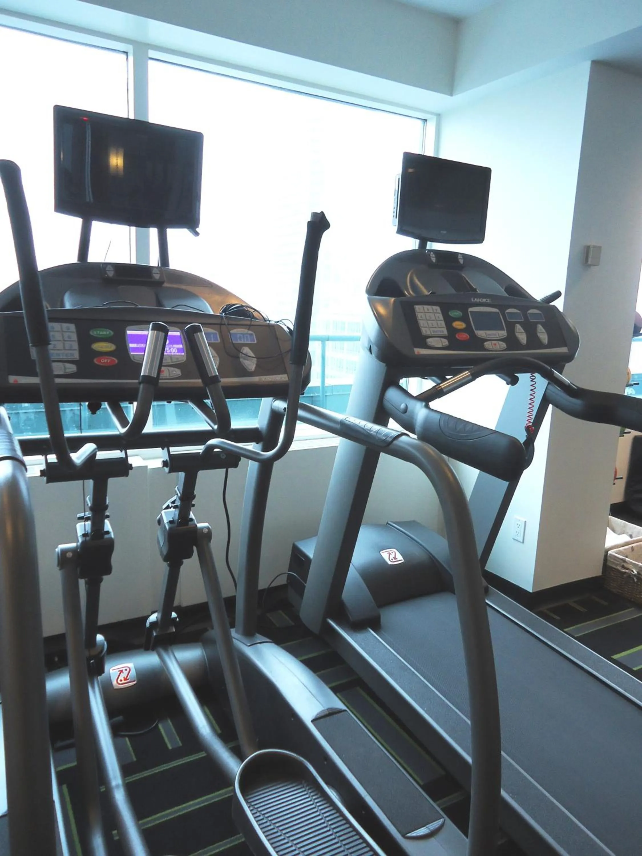 Fitness centre/facilities in Cambridge Suites Toronto