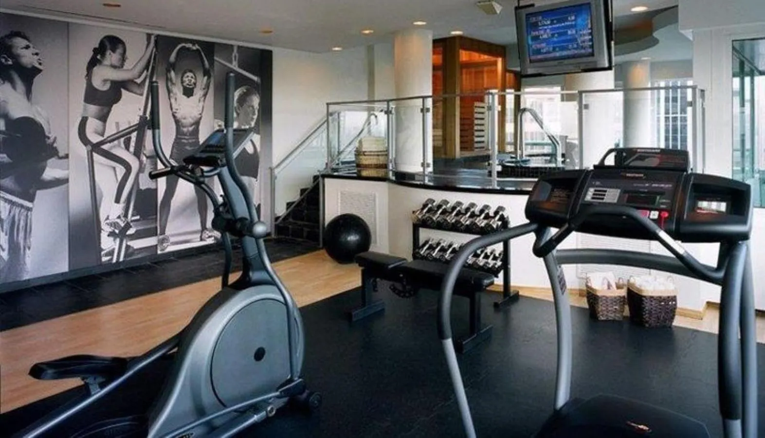 Fitness centre/facilities in Cambridge Suites Toronto
