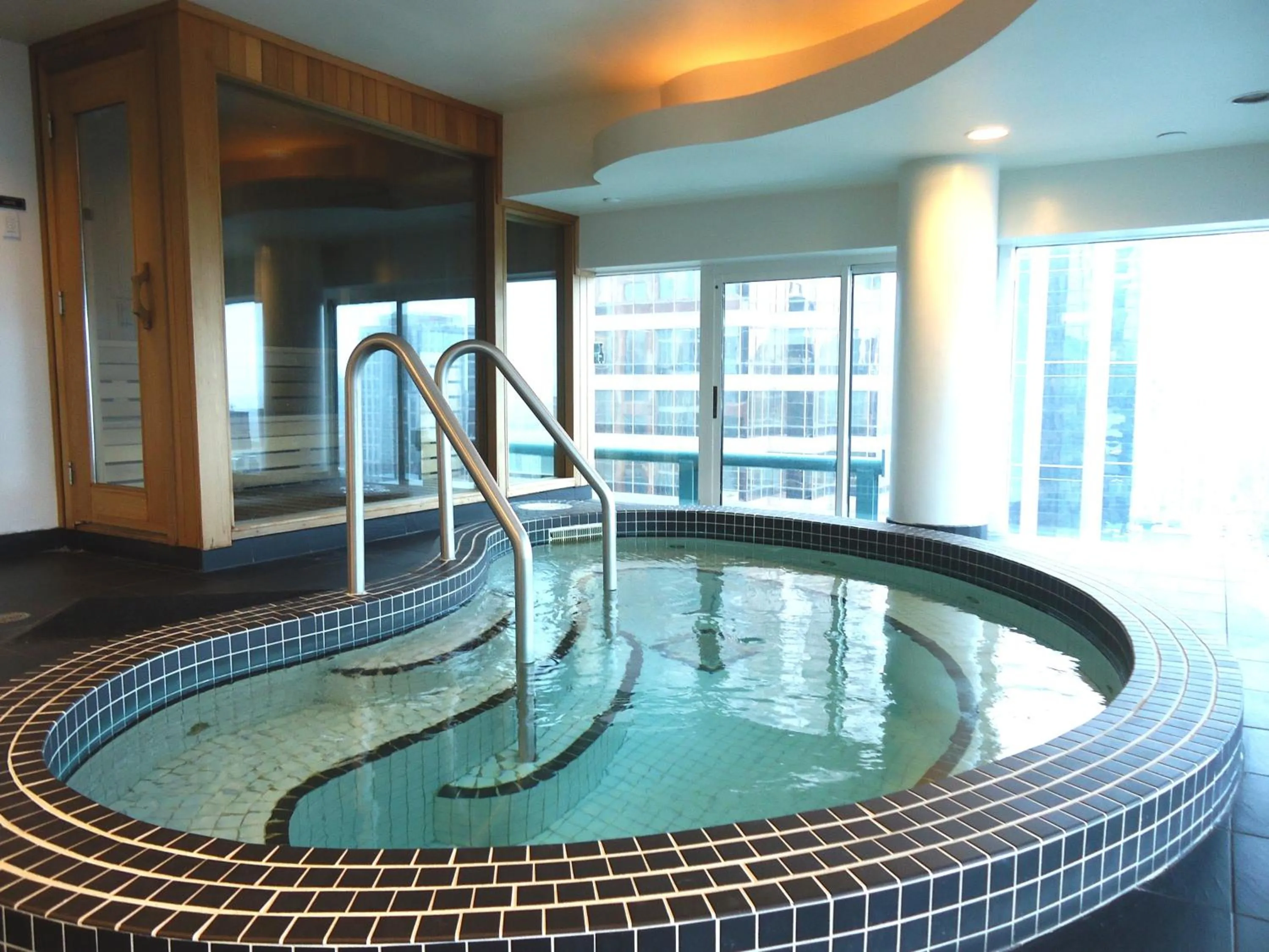 Spa and wellness centre/facilities in Cambridge Suites Toronto