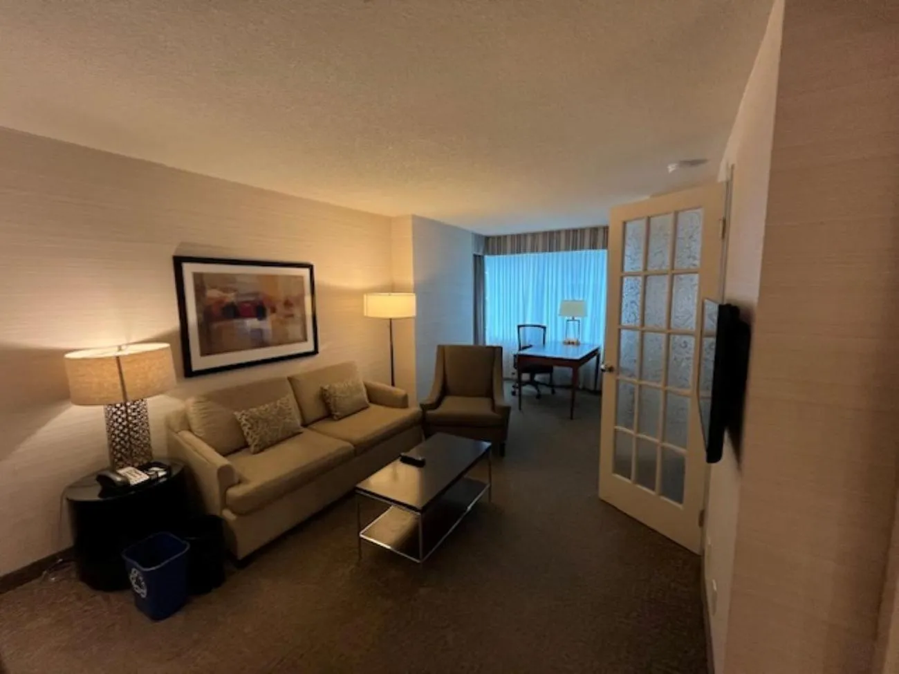 TV and multimedia in Cambridge Suites Toronto