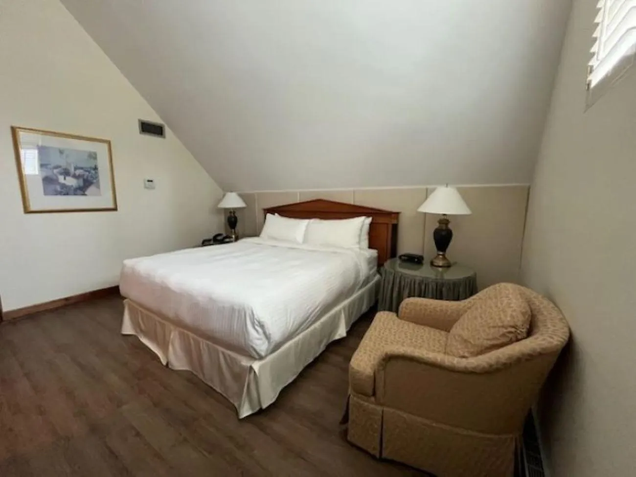 Bed in Cambridge Suites Toronto