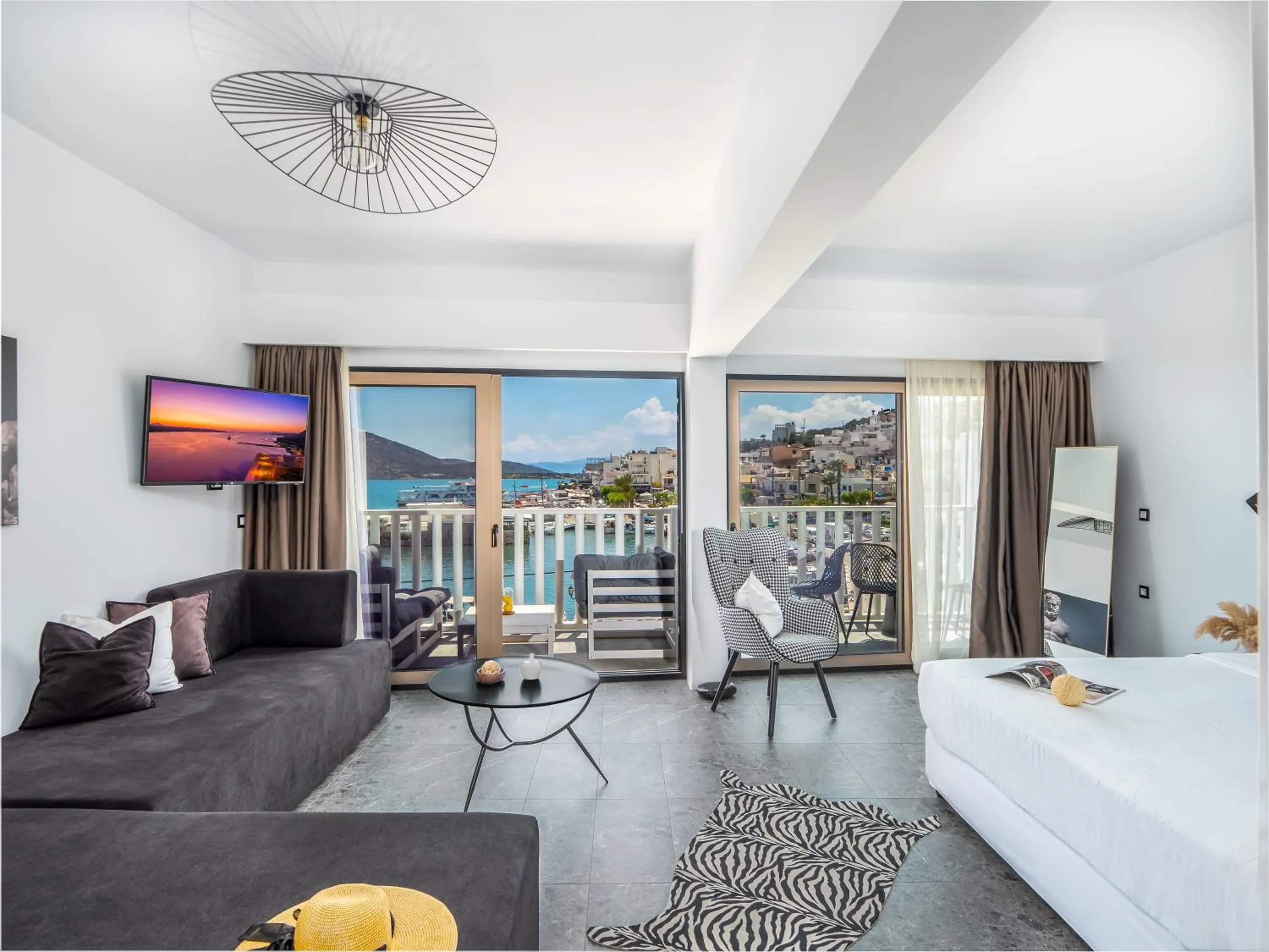 TV and multimedia, Bed in Kalypso Suites Hotel - Adults Only