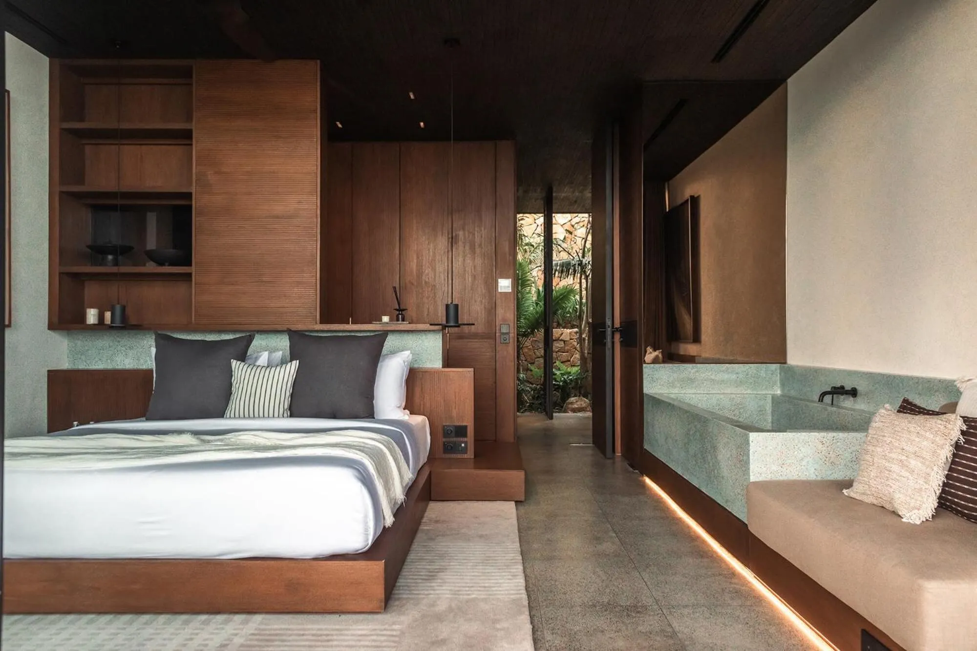 Bedroom, Bed in Tampah Hills