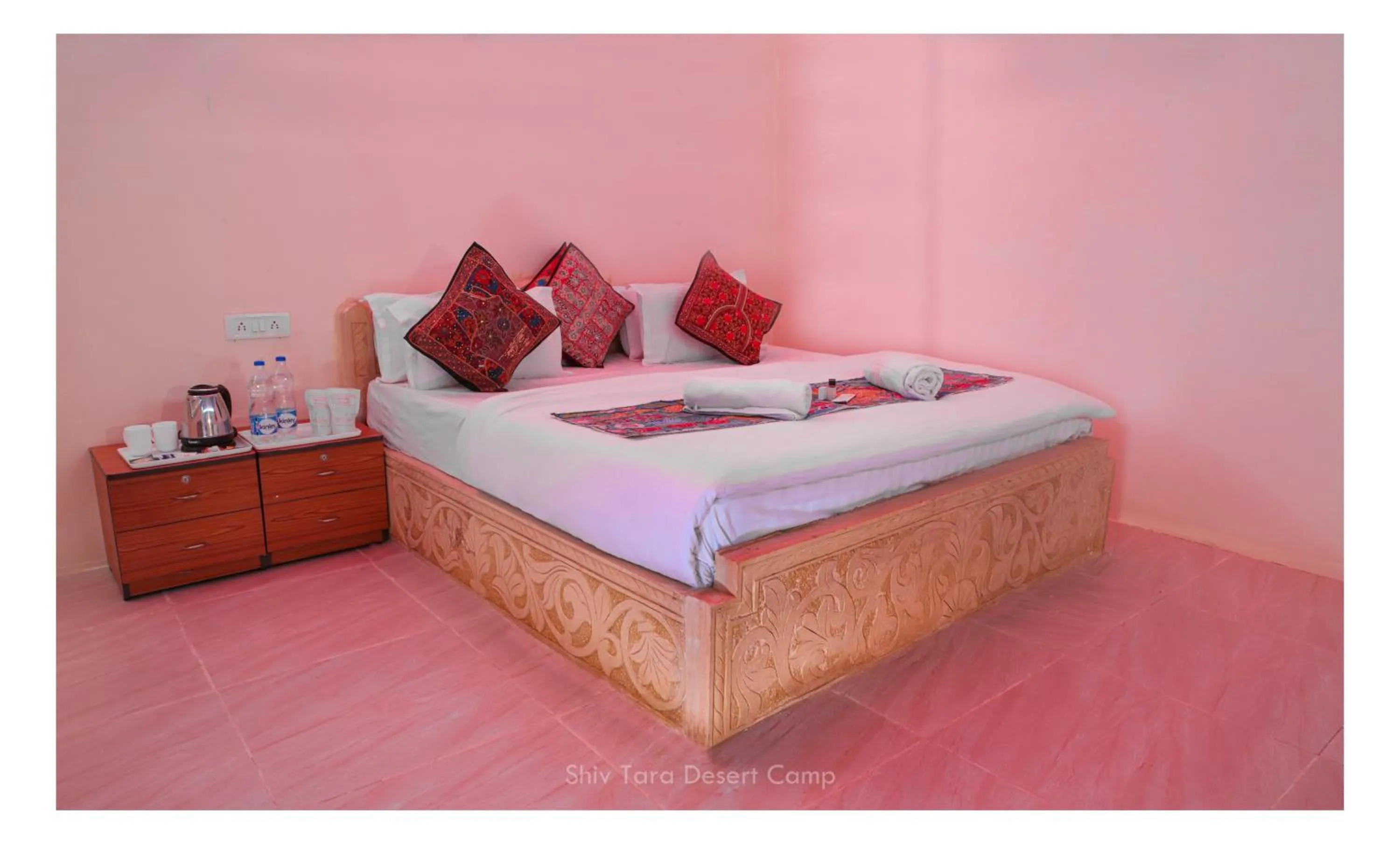 Photo of the whole room, Bed in Shiv Tara Desert Camp