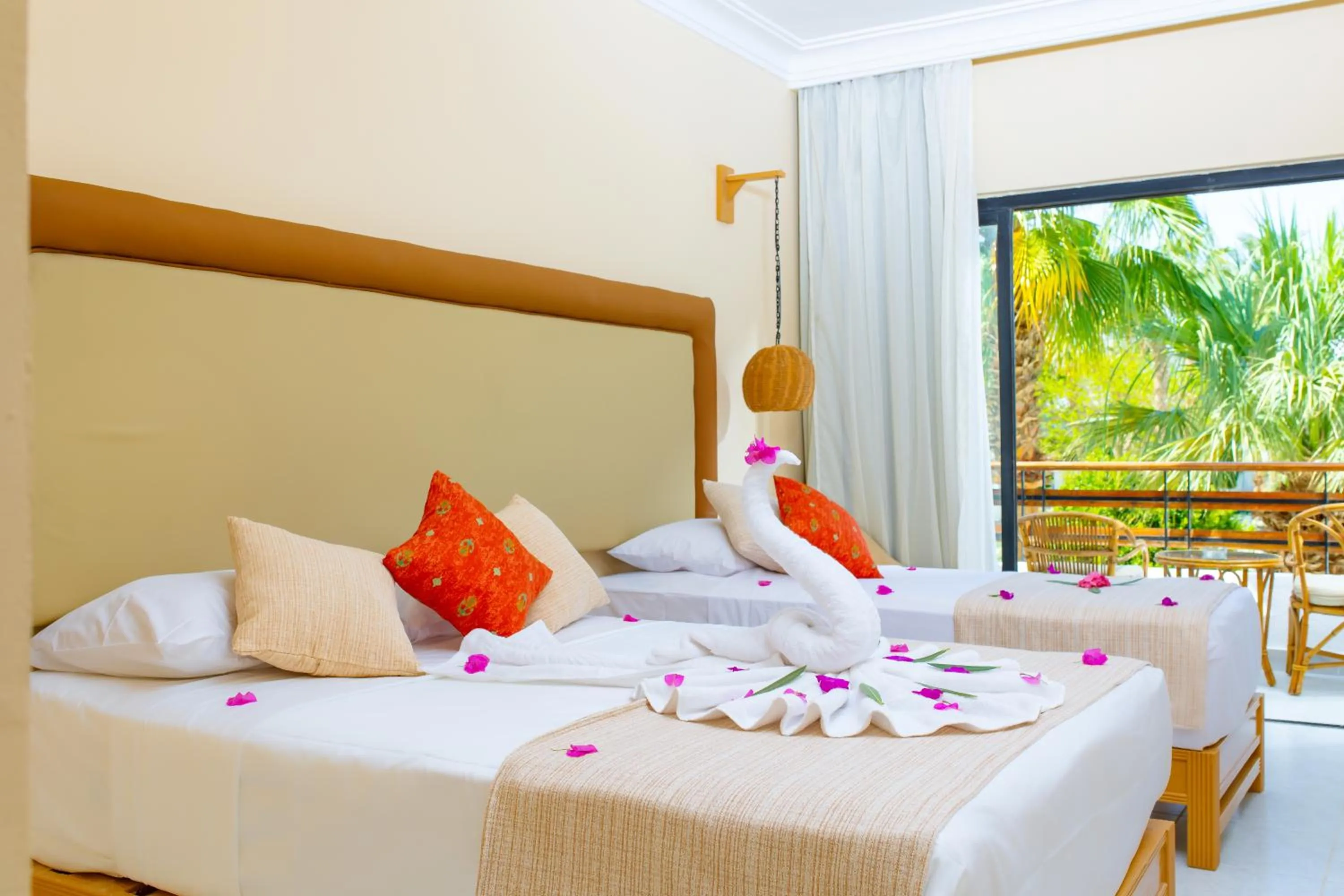 Bedroom, Bed in The Grand Hotel, Hurghada