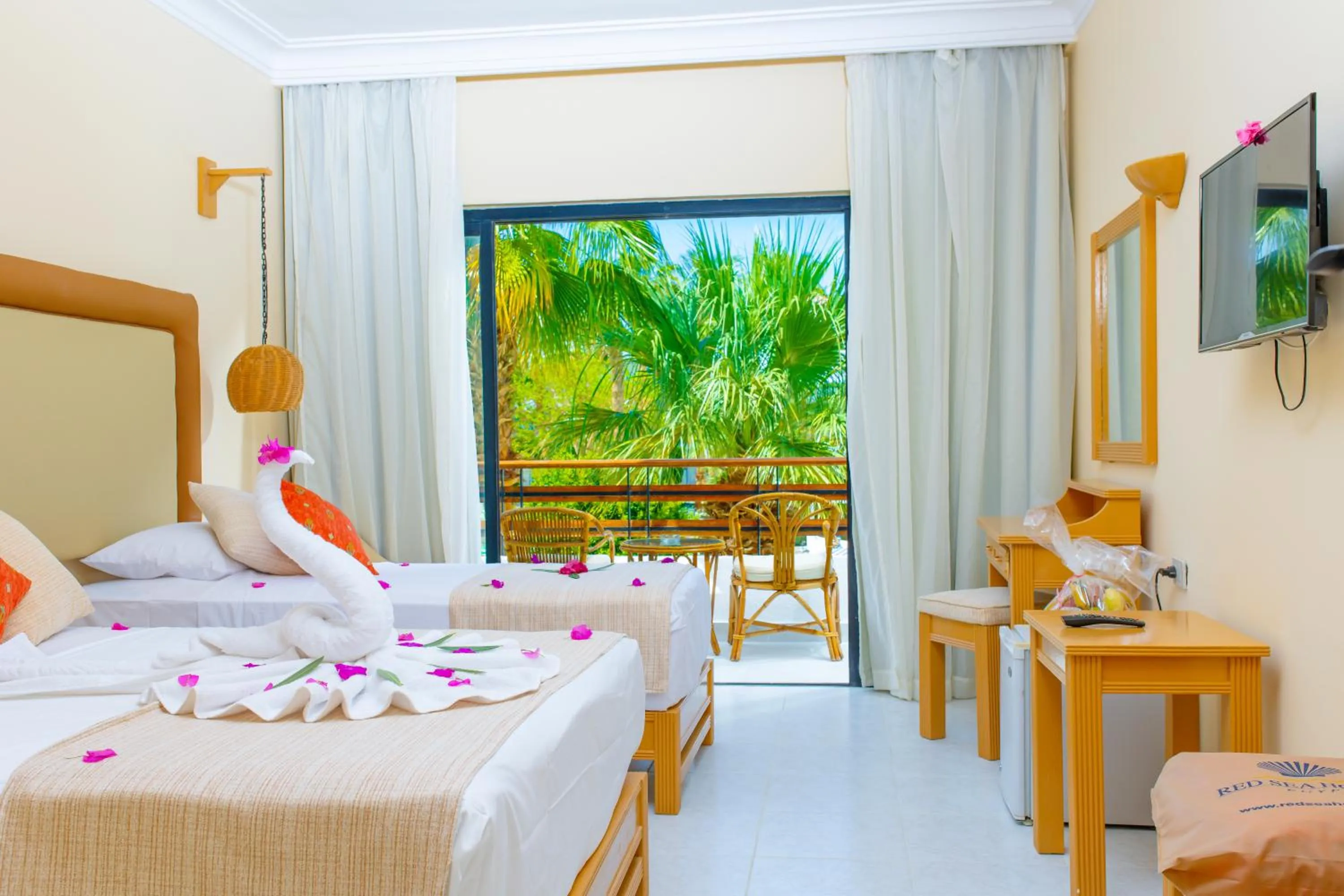 Bedroom, Bed in The Grand Hotel, Hurghada