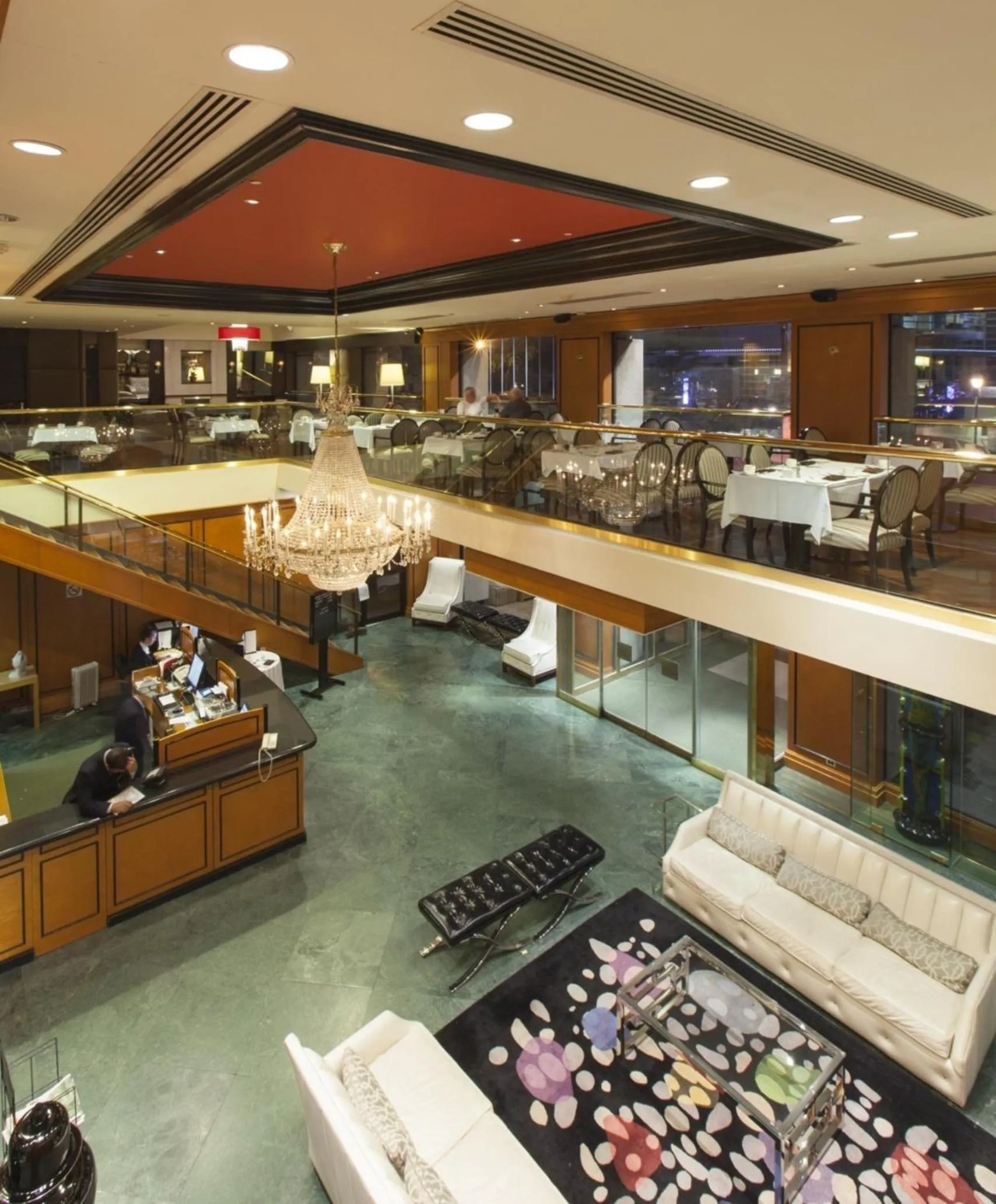 Restaurant/places to eat in Hôtel Le Cantlie Suites