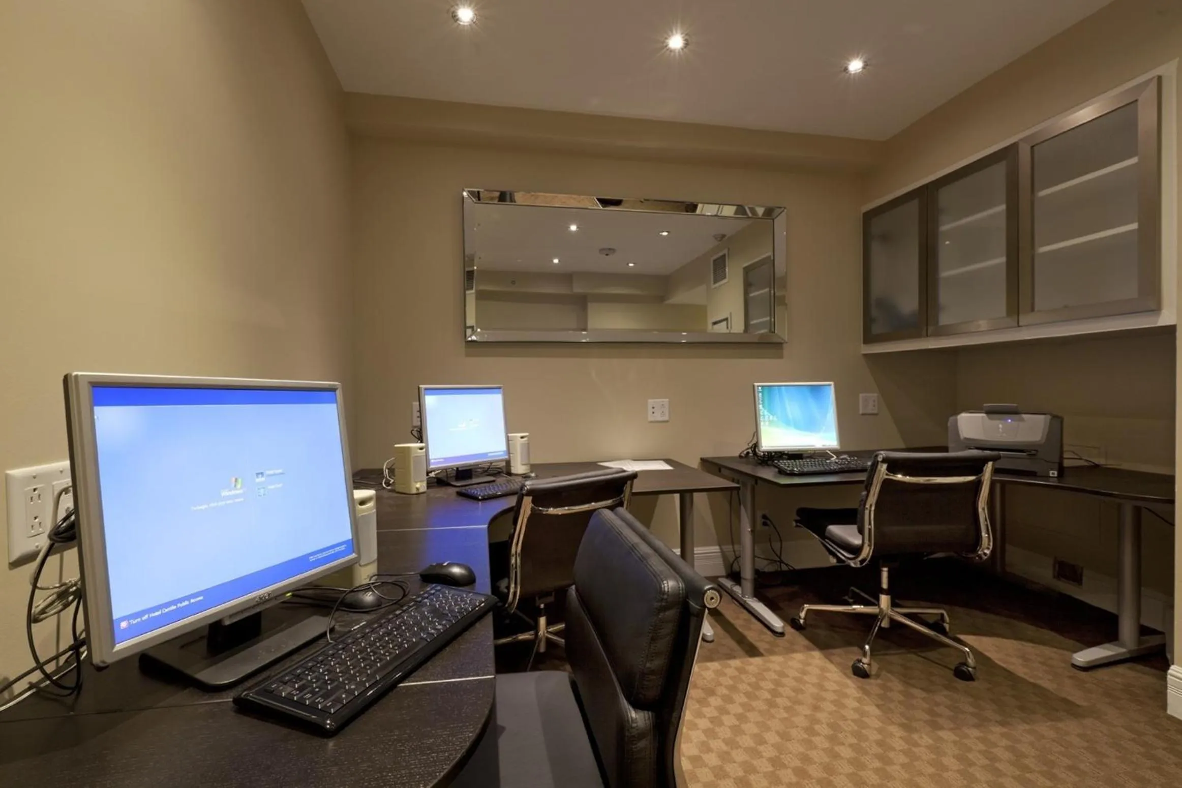 Business facilities in Hôtel Le Cantlie Suites