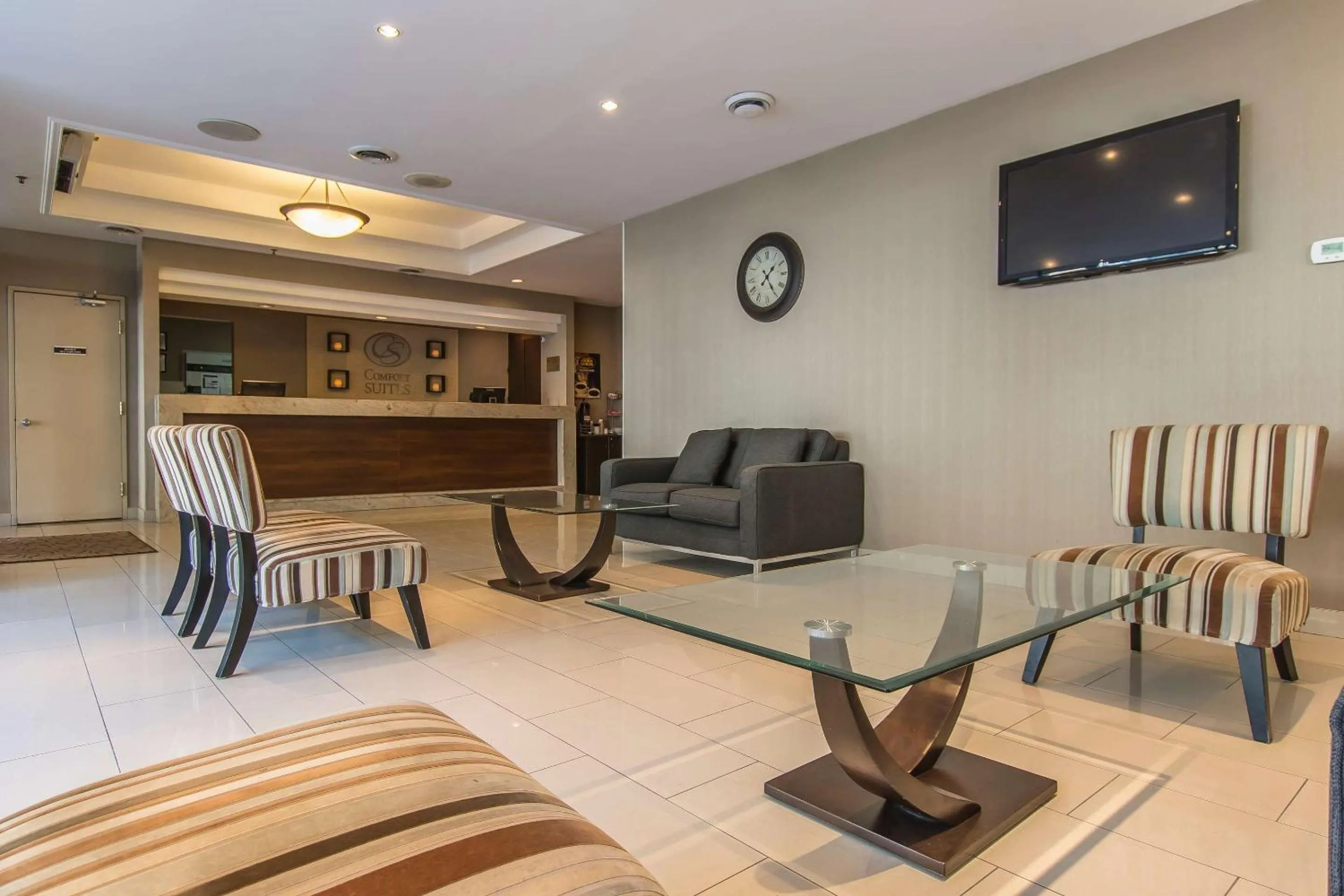 Lobby or reception in Comfort Suites Downtown