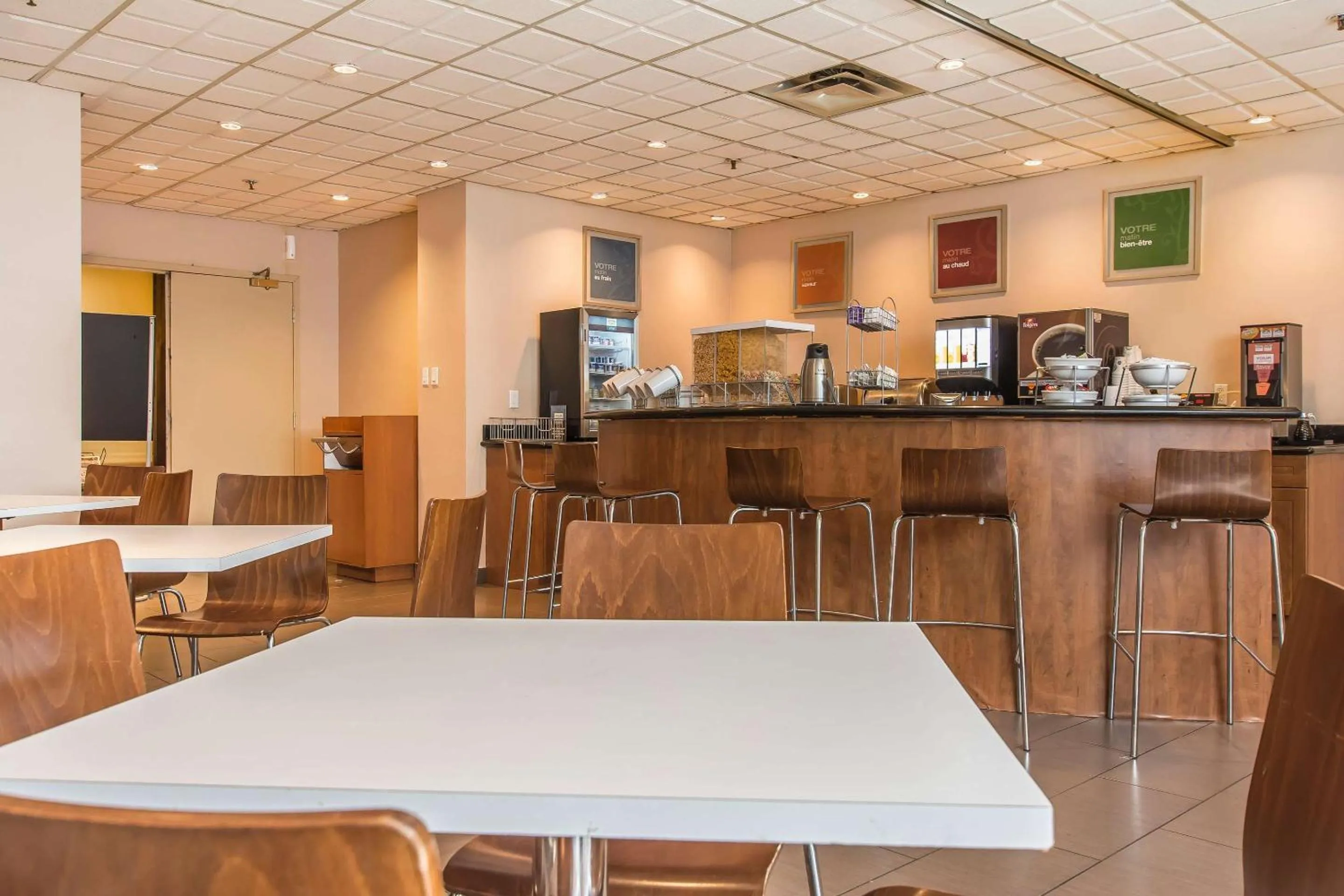 Breakfast in Comfort Suites Downtown