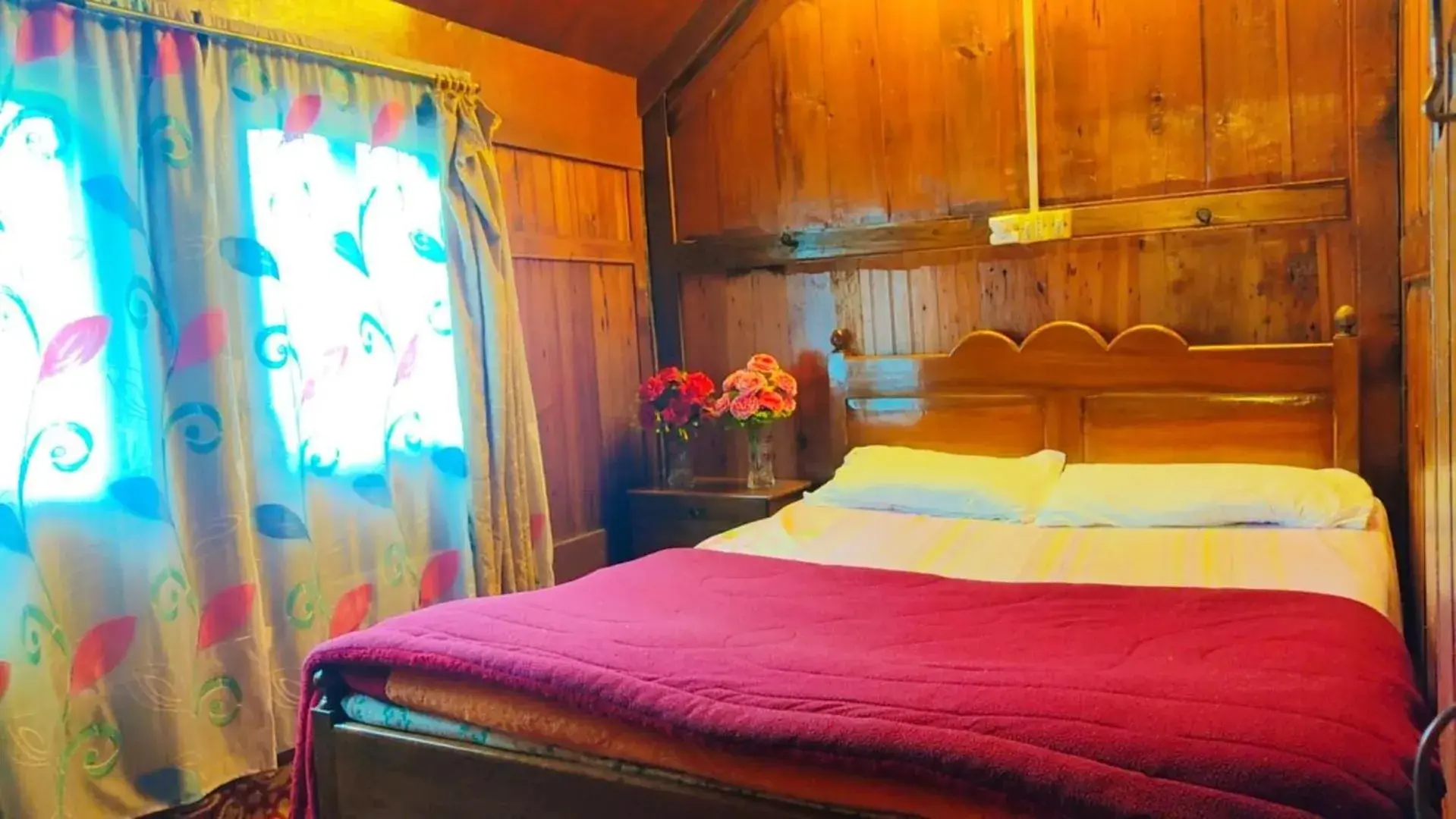 Deluxe Double Room in Houseboat young wild Rose Deluxe Double Room in Houseboat young wild Rose