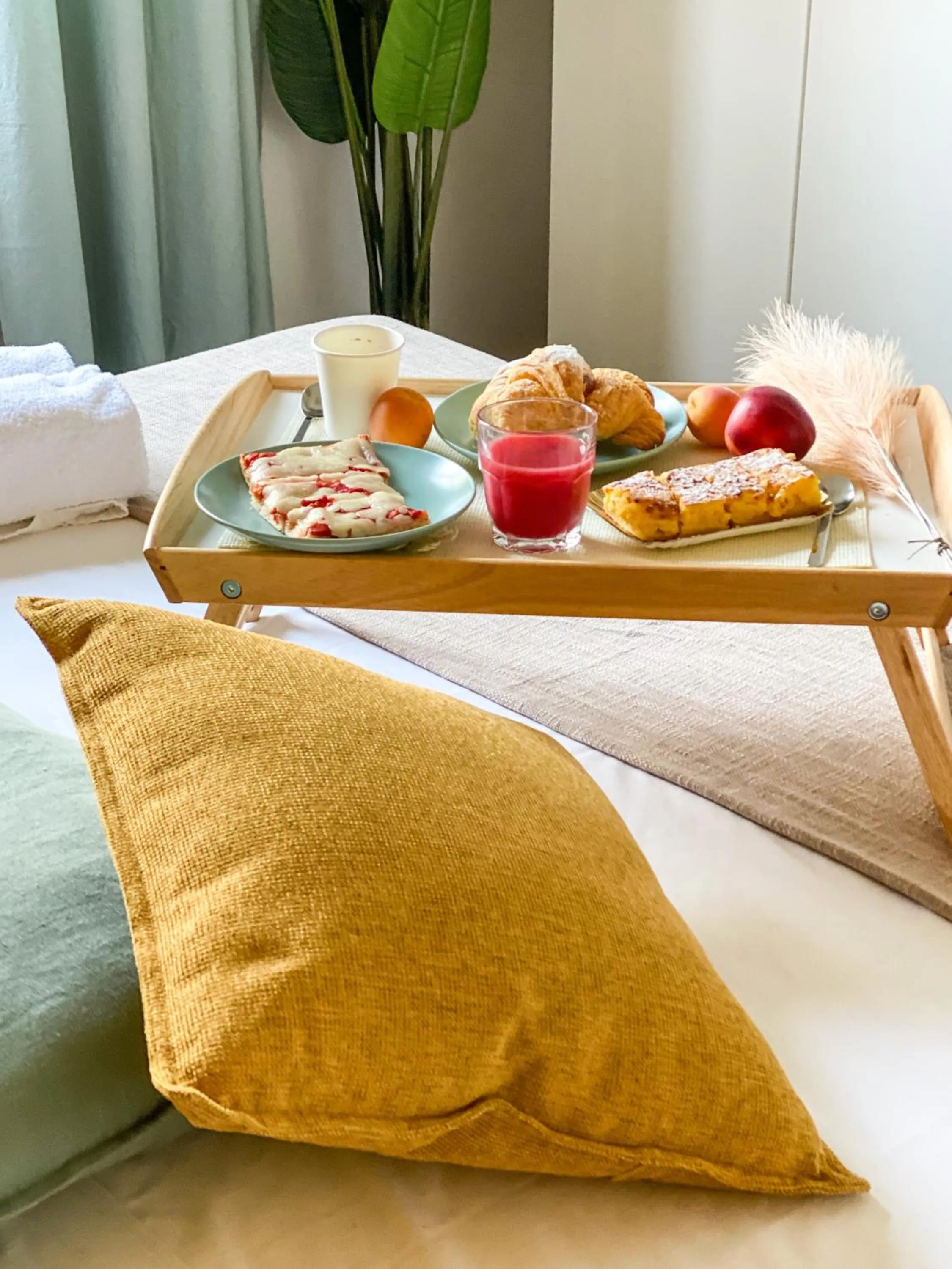 Summer, Bed in GIALLOMANGO Apt in Lucca