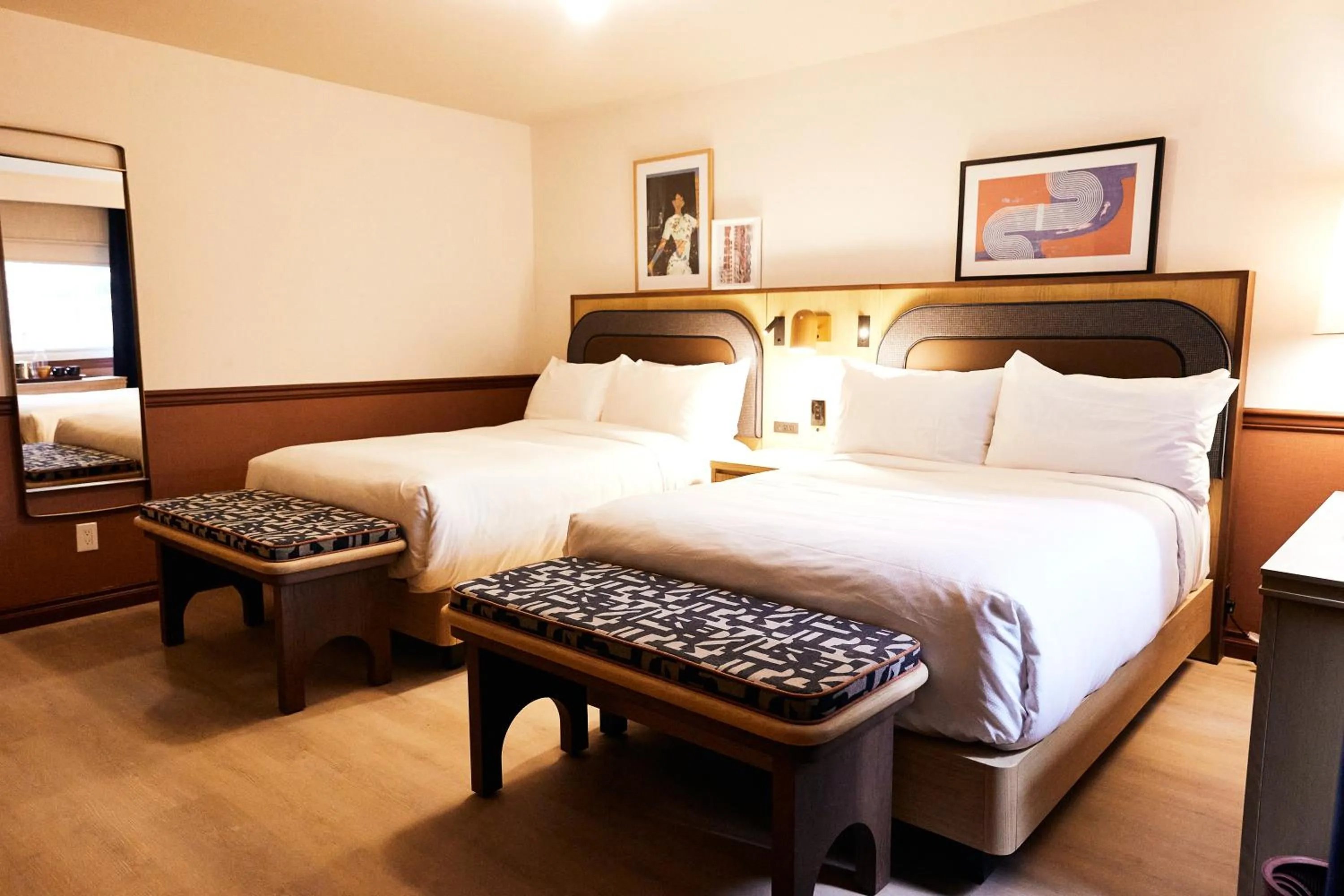 Bedroom, Bed in Strathcona Hotel