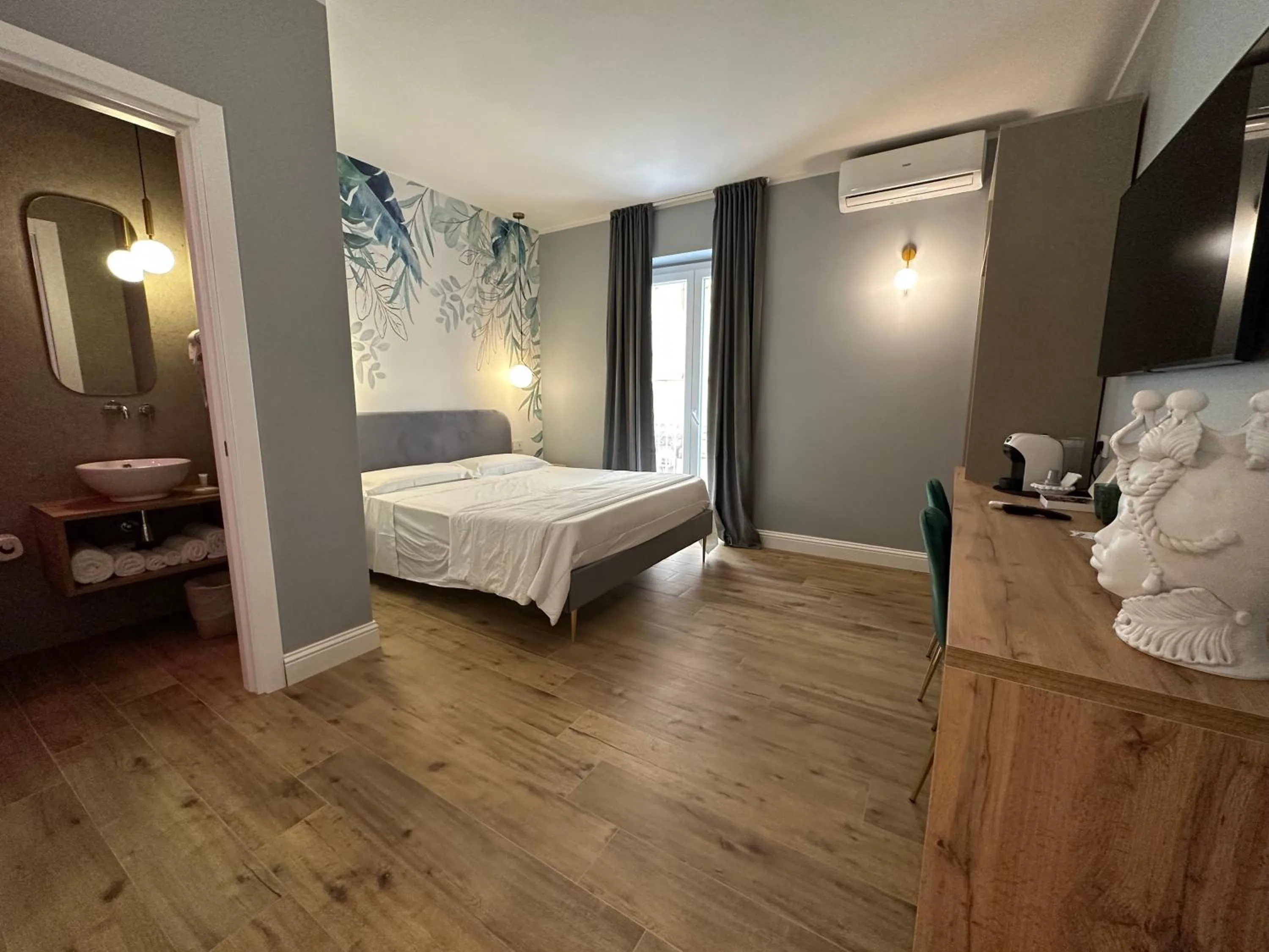 TV and multimedia, Bed in Krysos Luxury Rooms