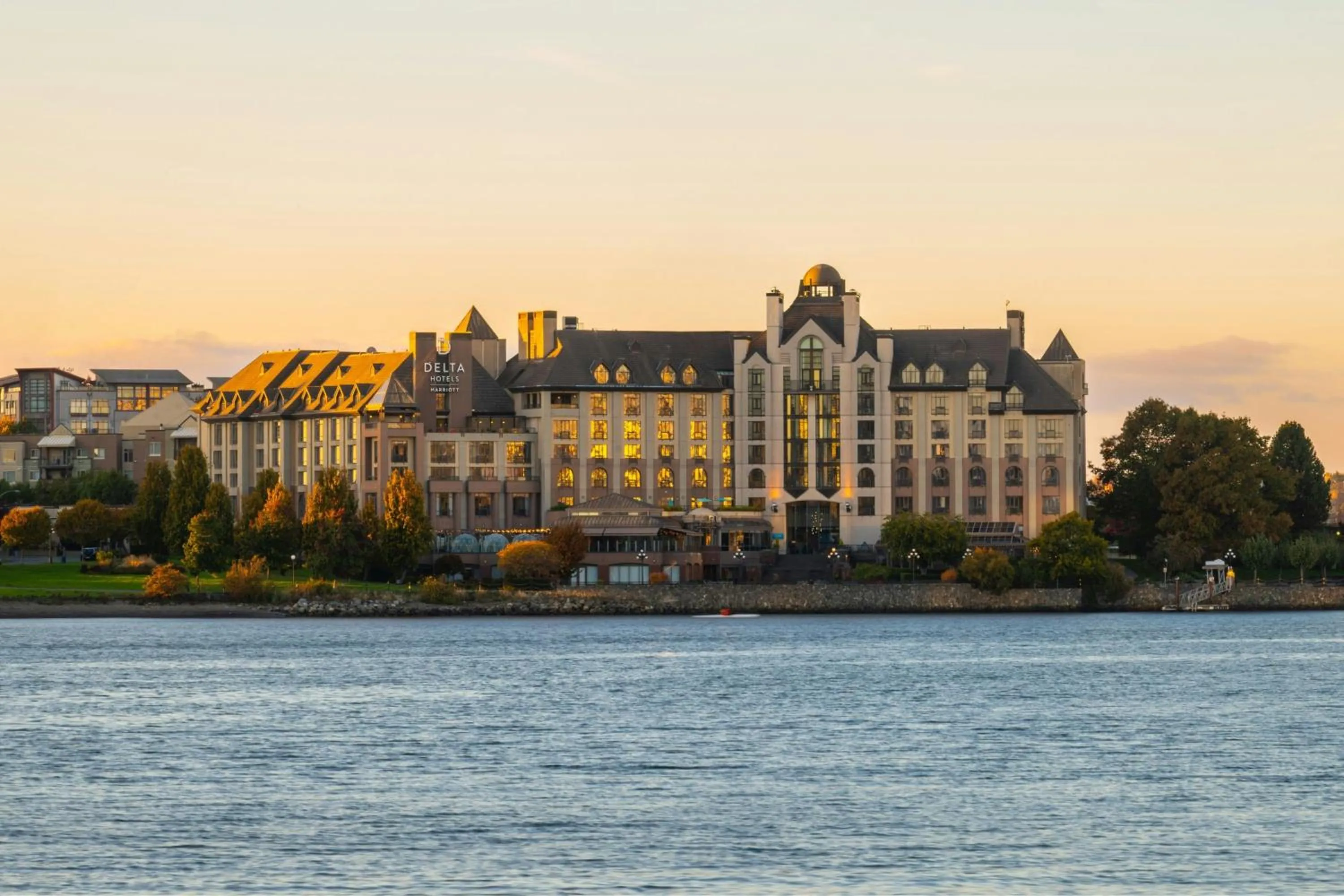 Property building in Delta Hotels by Marriott Victoria Ocean Pointe Resort