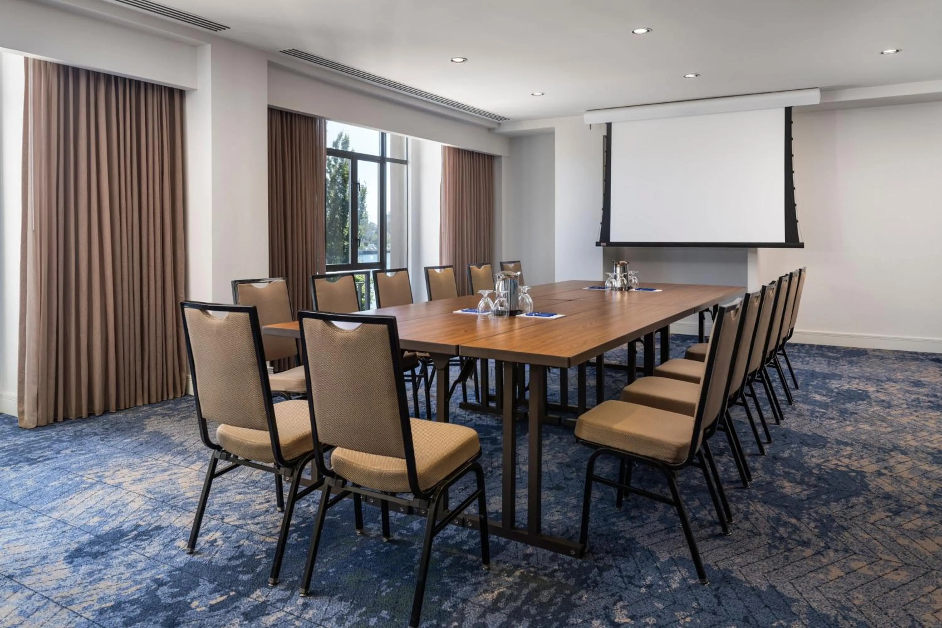 Meeting/conference room in Delta Hotels by Marriott Victoria Ocean Pointe Resort