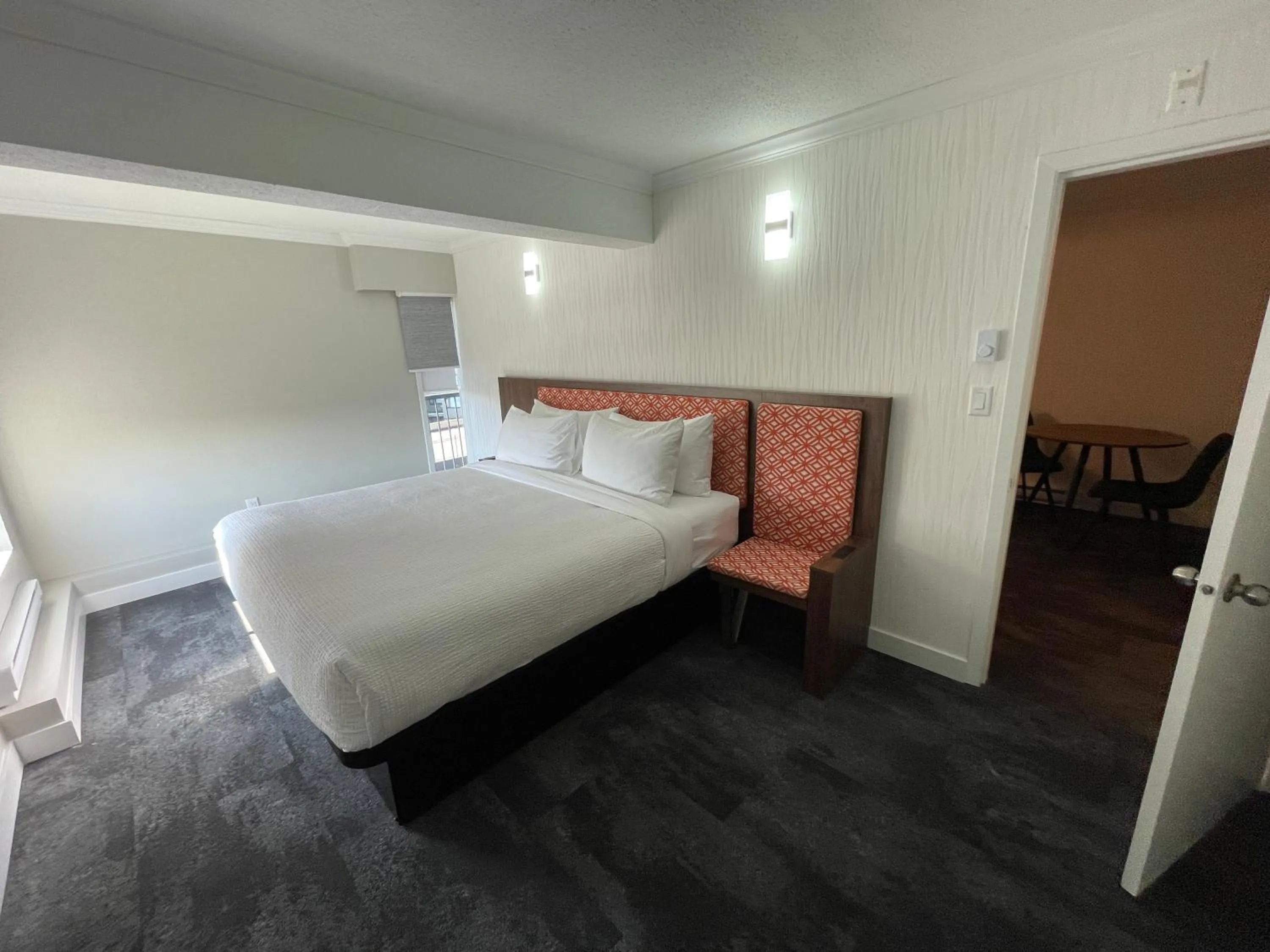 Photo of the whole room, Bed in The Vic, an Ascend Collection Hotel