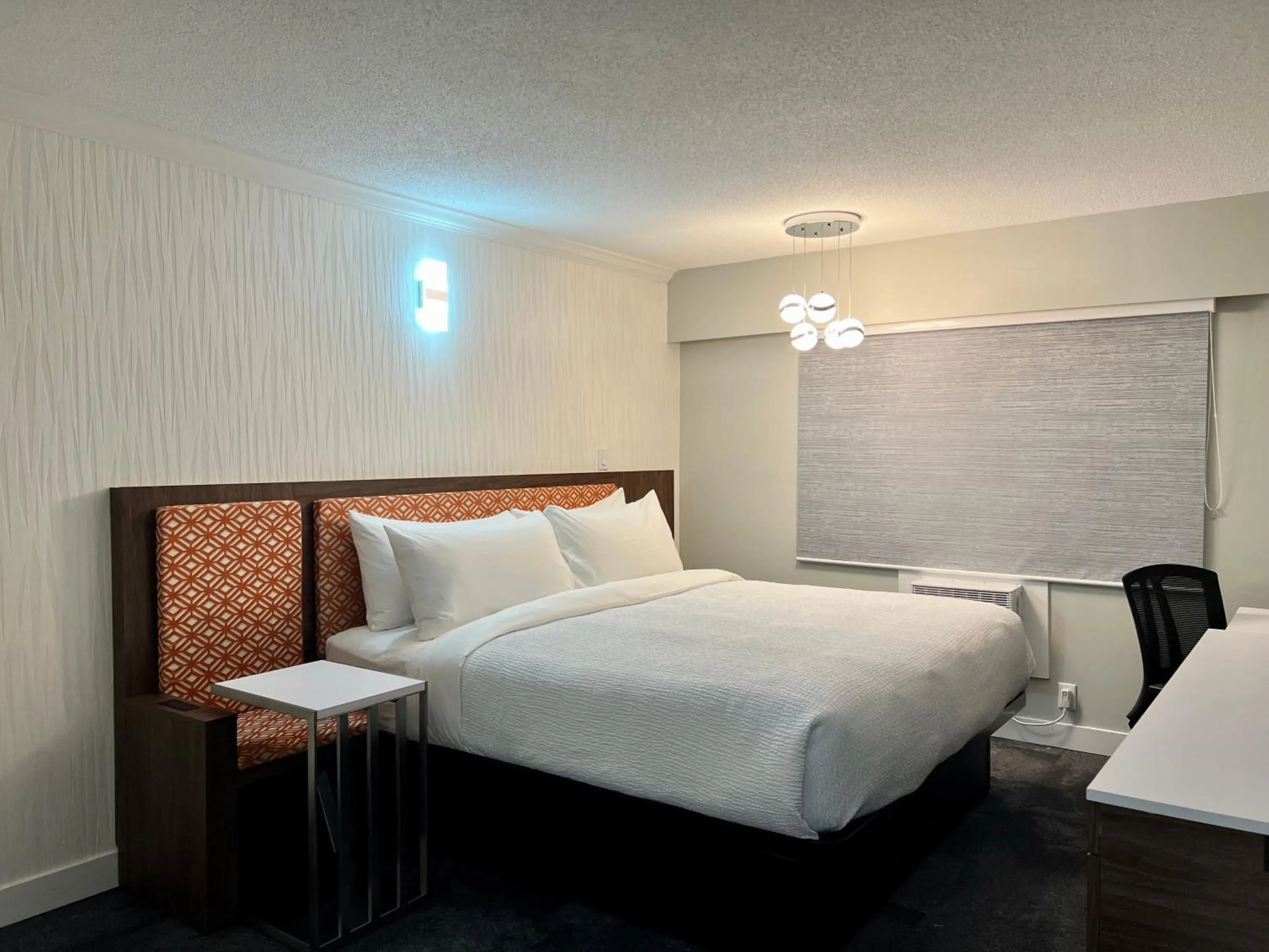 Bed in The Vic, an Ascend Collection Hotel