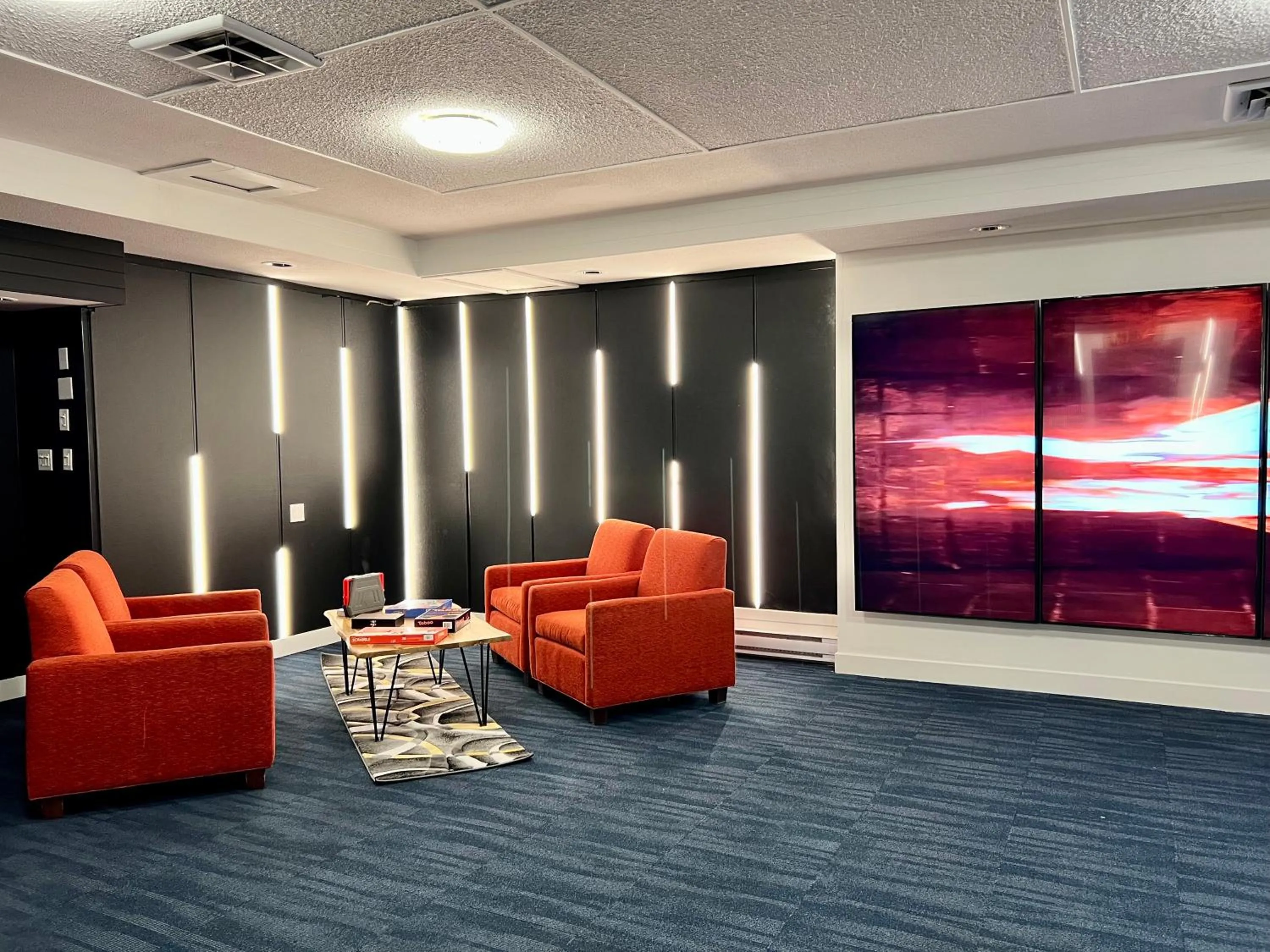 Communal lounge/ TV room in The Vic, an Ascend Collection Hotel